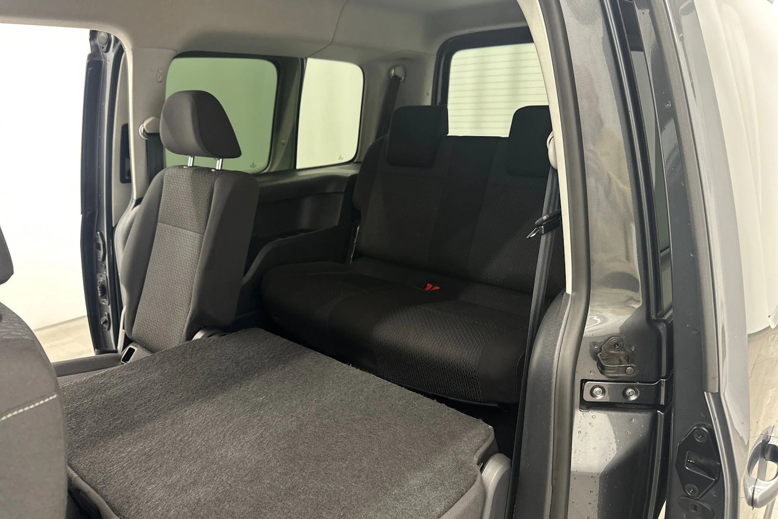 harmaa Volkswagen Caddy Maxi 2018 kuva 10.
