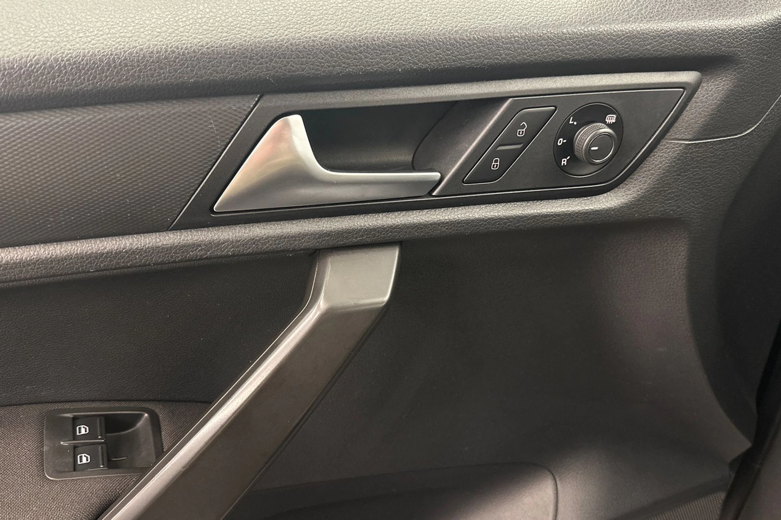 harmaa Volkswagen Caddy Maxi 2018 kuva 14.