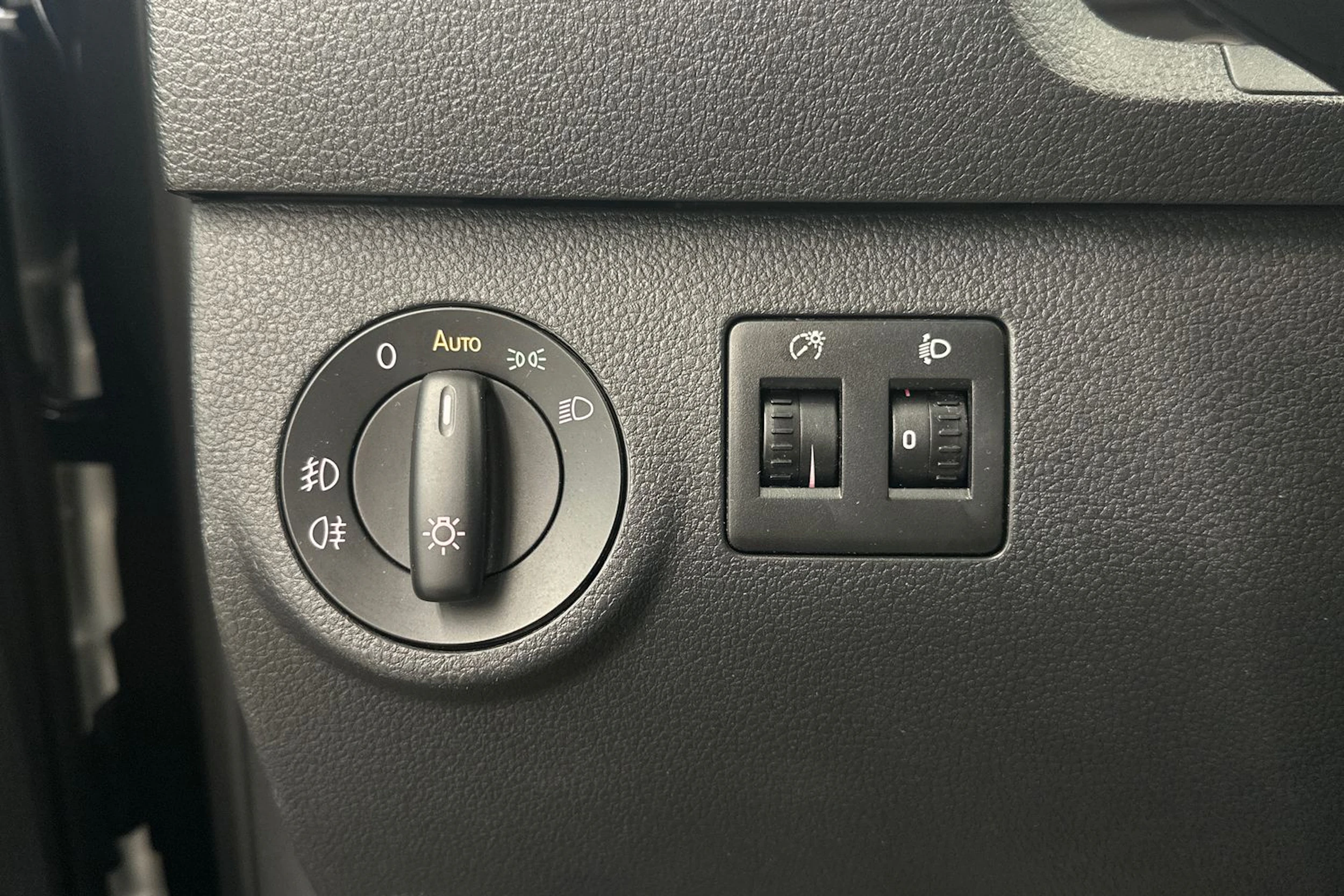 harmaa Volkswagen Caddy Maxi 2018 kuva 15.