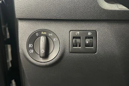 harmaa Volkswagen Caddy Maxi 2018 kuva 15.