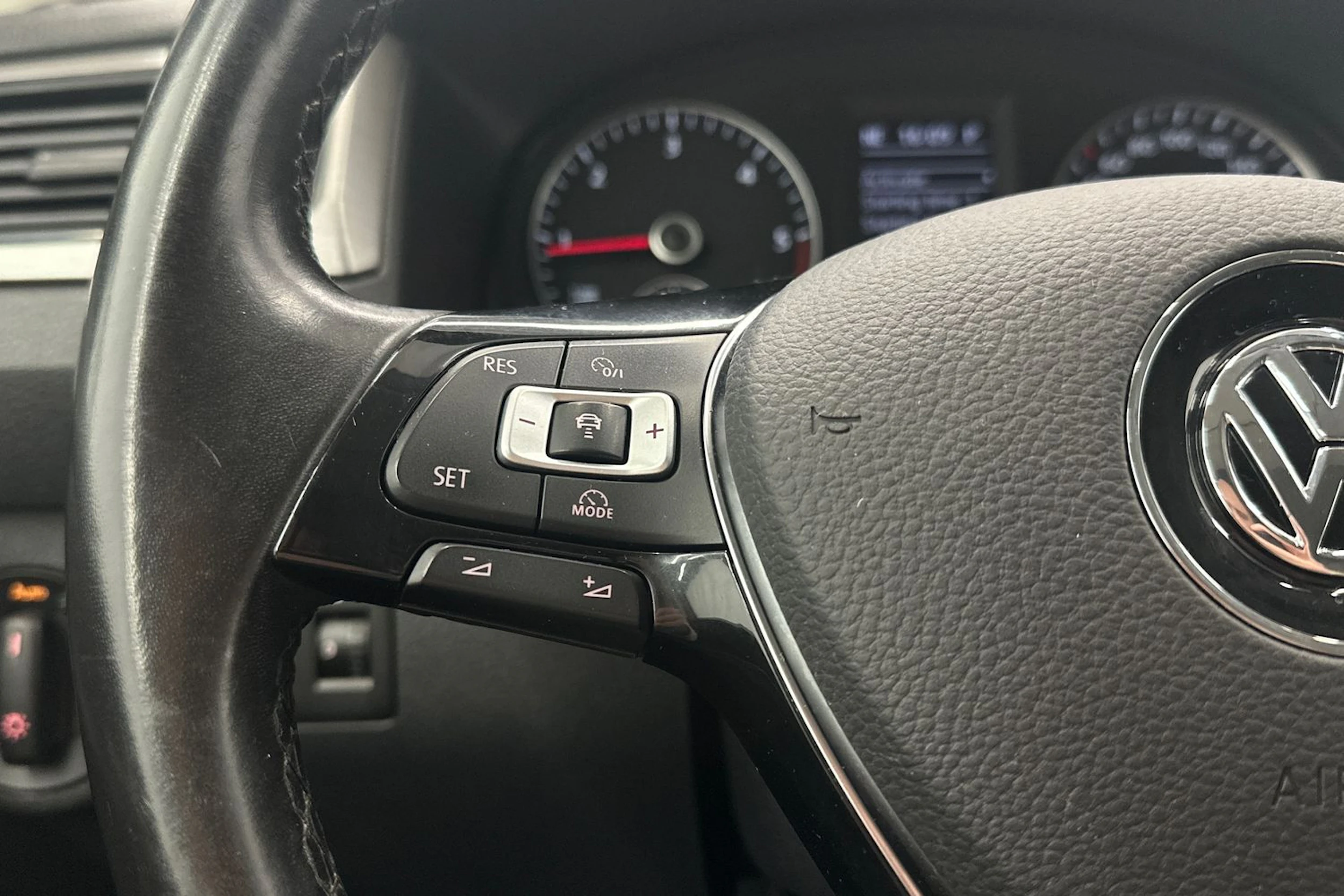 harmaa Volkswagen Caddy Maxi 2018 kuva 16.