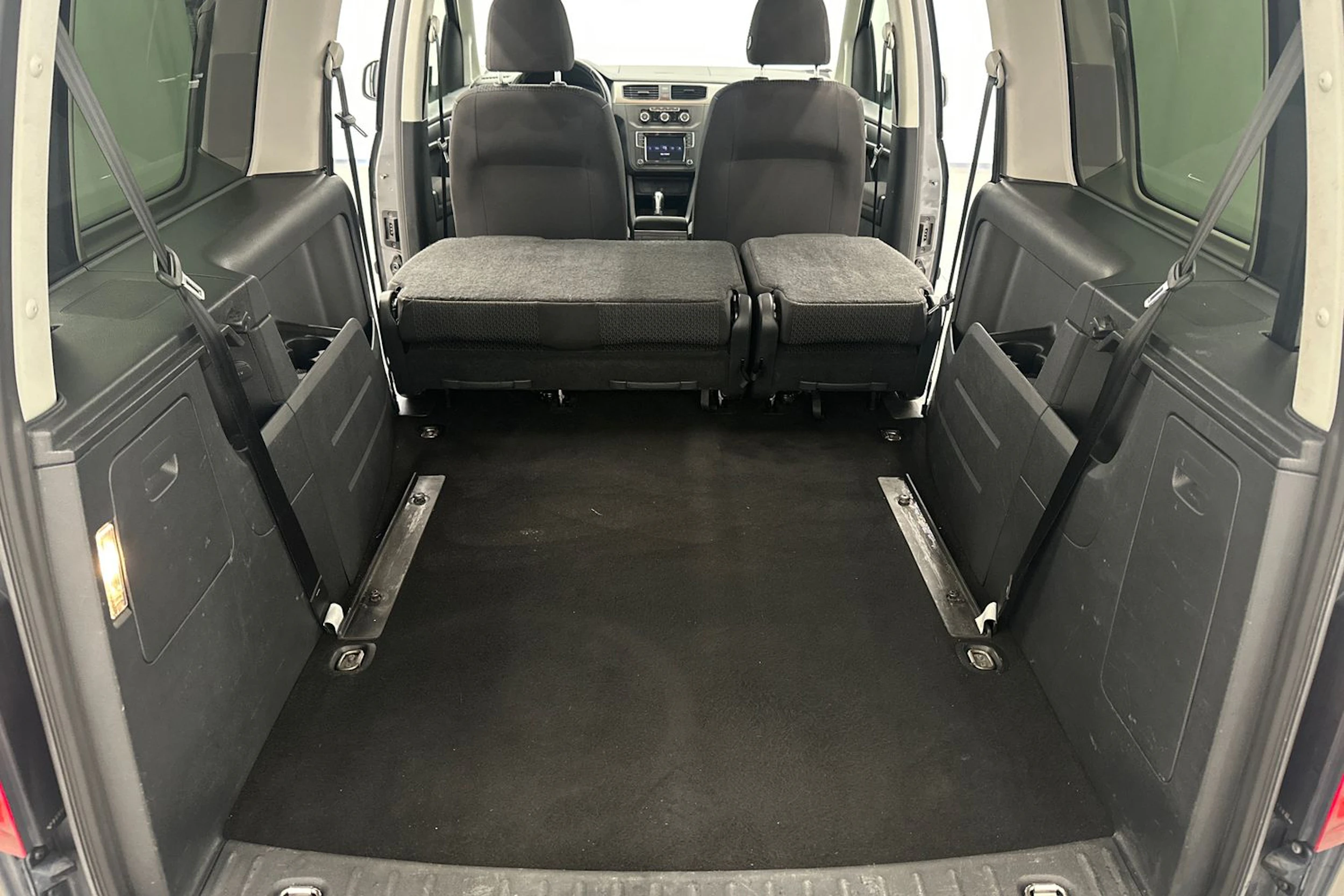 harmaa Volkswagen Caddy Maxi 2018 kuva 27.