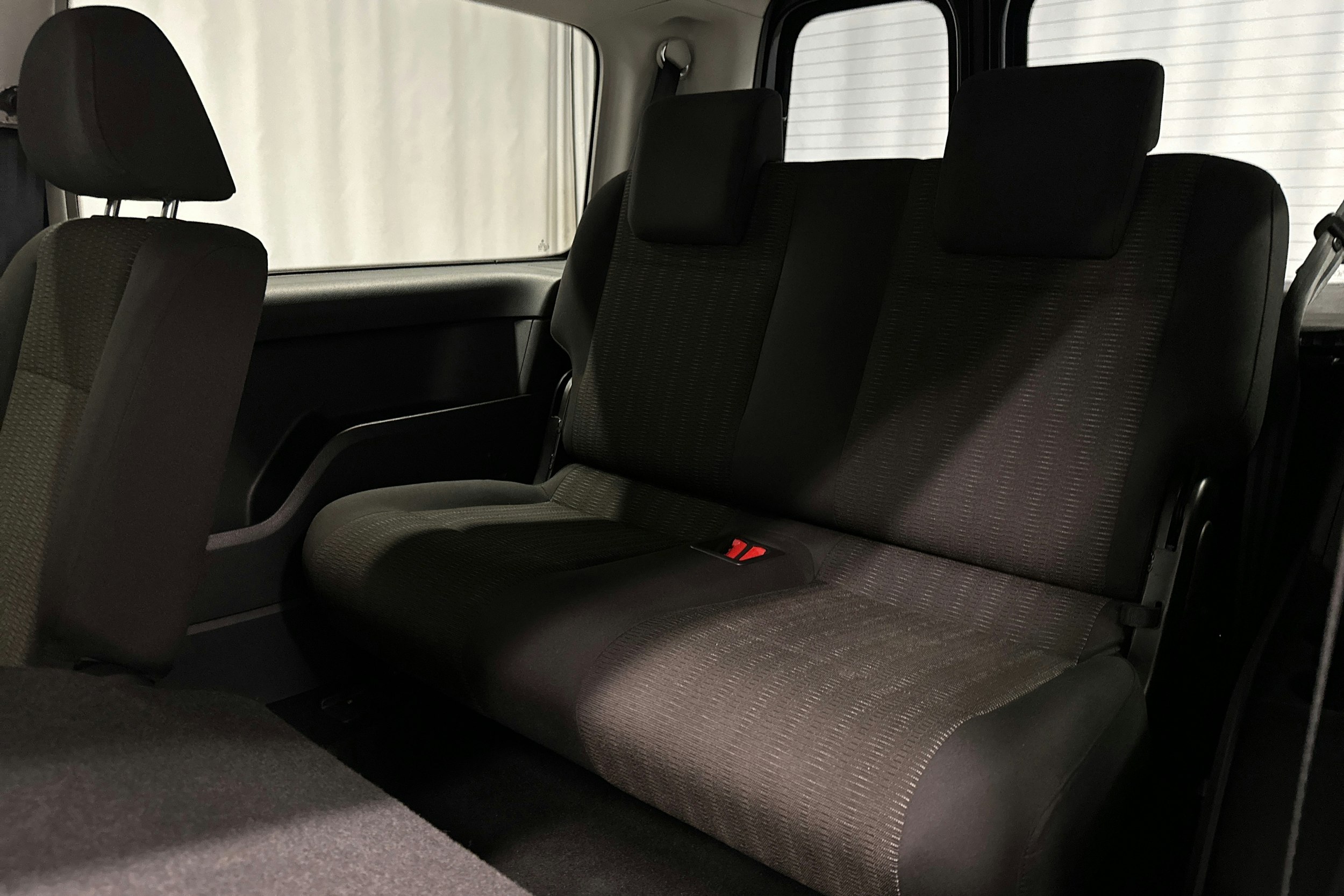 sininen Volkswagen Caddy Maxi 2018 kuva 15.
