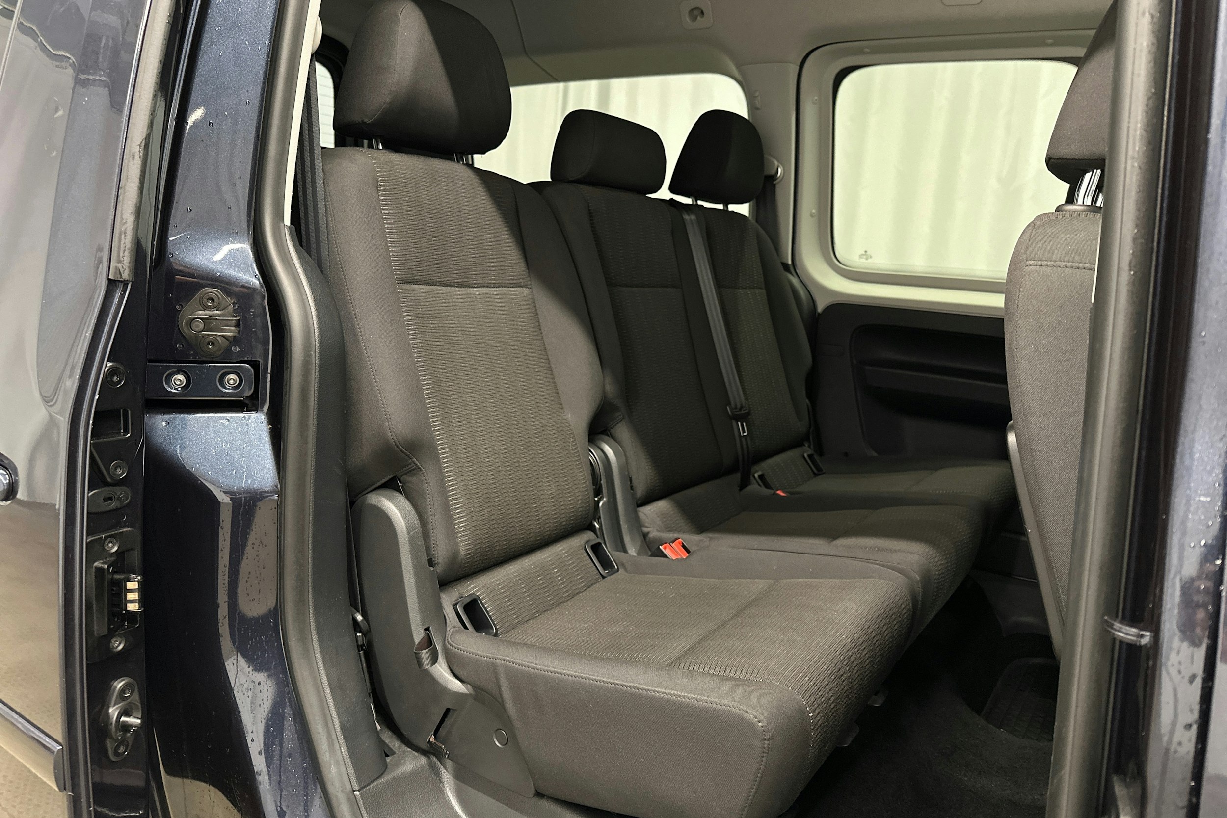 sininen Volkswagen Caddy Maxi 2018 kuva 16.
