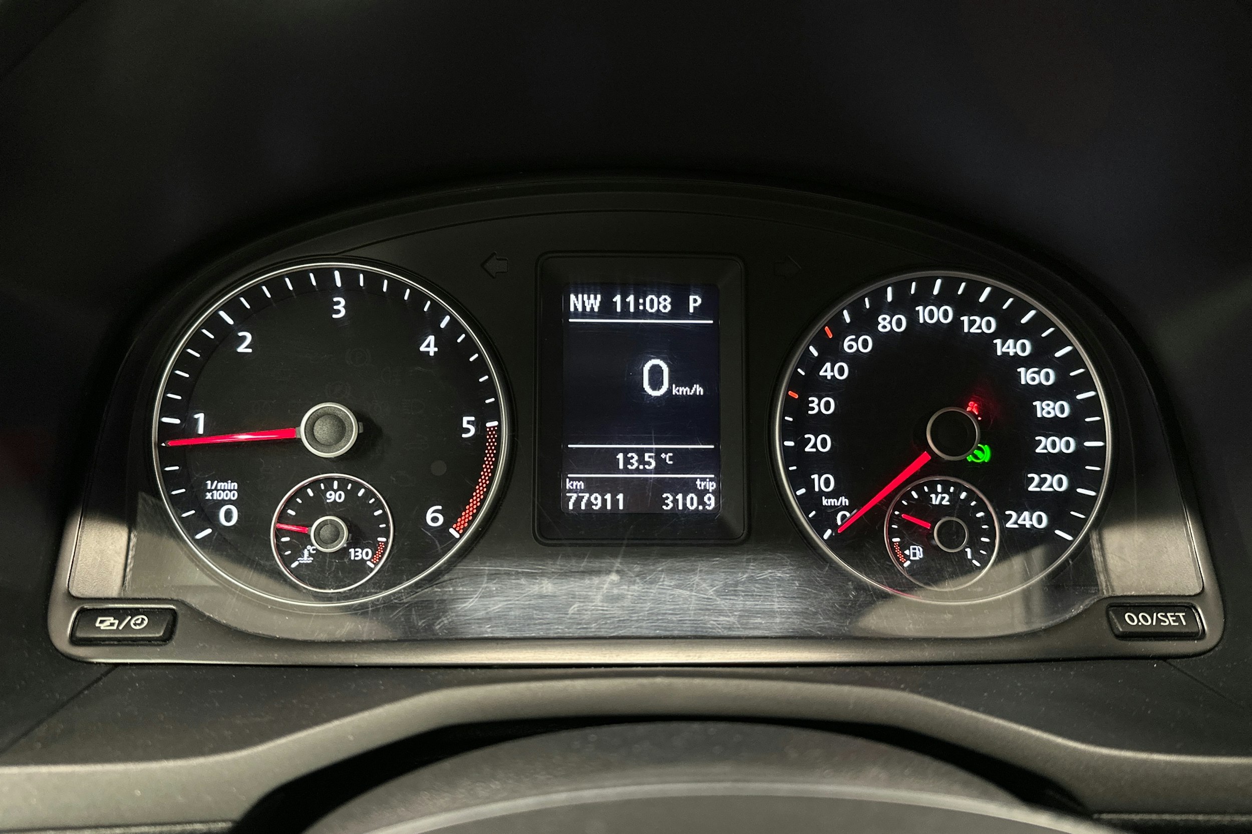 sininen Volkswagen Caddy Maxi 2018 kuva 19.