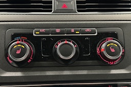 sininen Volkswagen Caddy Maxi 2018 kuva 21.