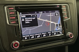 sininen Volkswagen Caddy Maxi 2018 kuva 24.