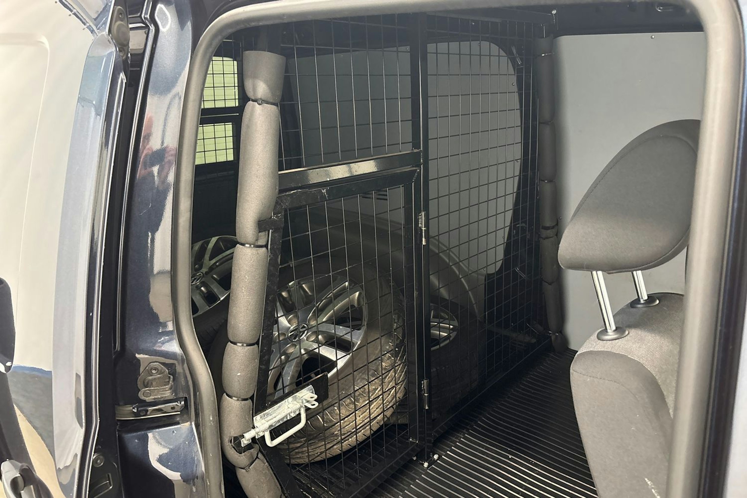 met. sininen Volkswagen Caddy Maxi 2018 kuva 15.