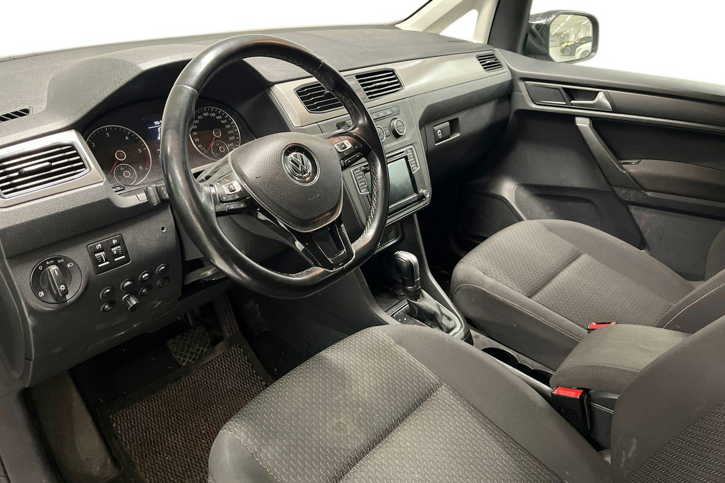 musta Volkswagen Caddy Maxi 2018 kuva 3.