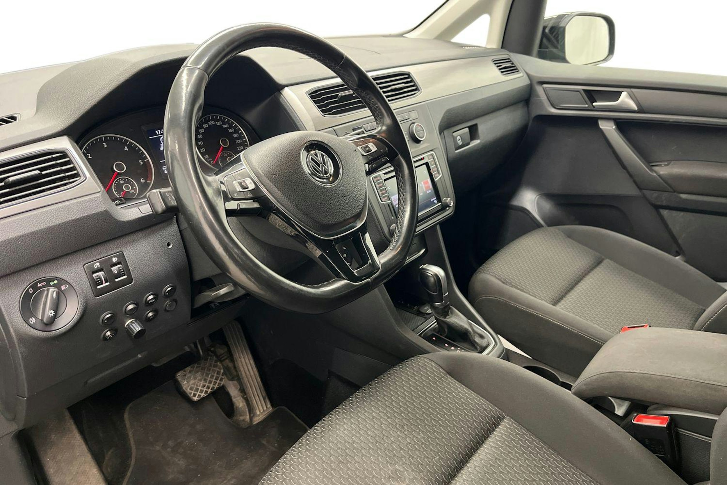 musta Volkswagen Caddy Maxi 2018 kuva 7.