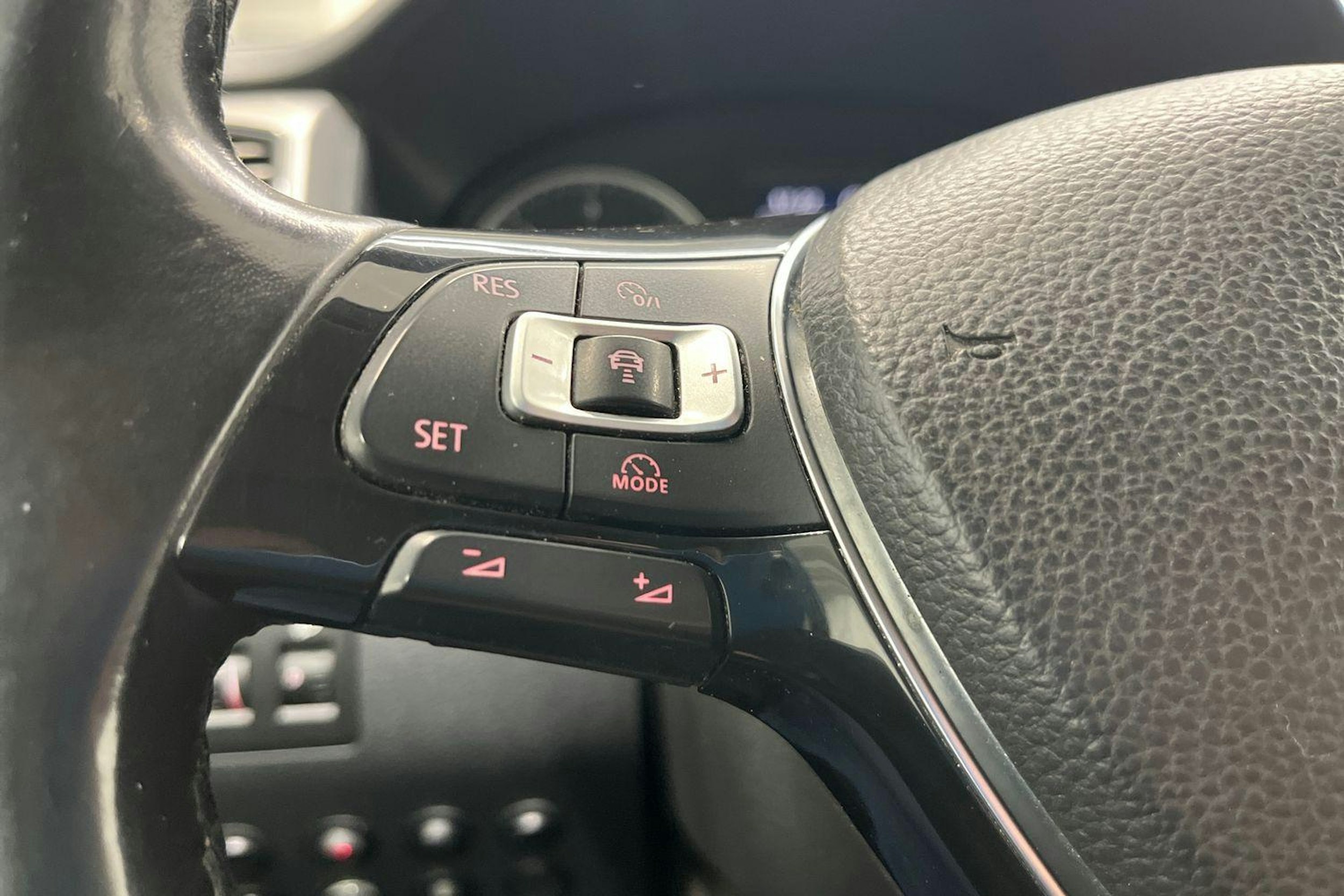 musta Volkswagen Caddy Maxi 2018 kuva 11.