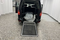 musta Volkswagen Caddy Maxi 2018 kuva 16.