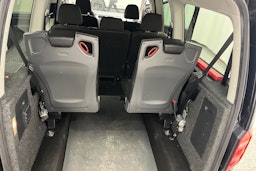 musta Volkswagen Caddy Maxi 2018 kuva 17.