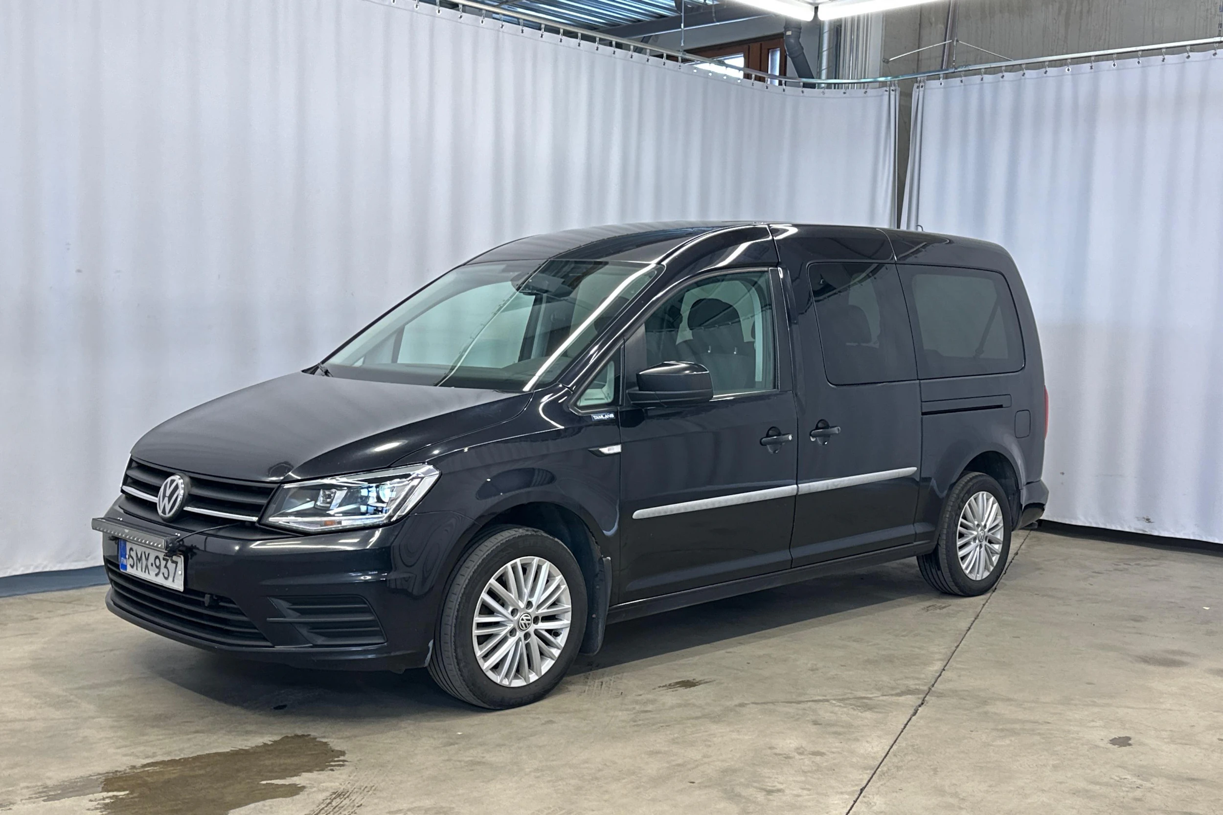 musta Volkswagen Caddy Maxi 2018 kuva 6.