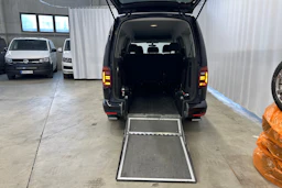 musta Volkswagen Caddy Maxi 2018 kuva 10.