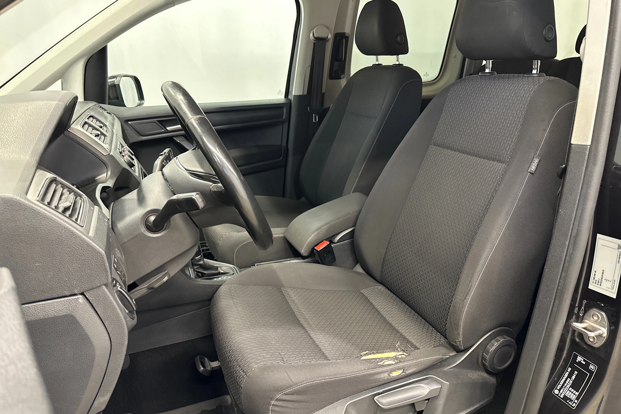 musta Volkswagen Caddy Maxi 2018 kuva 13.