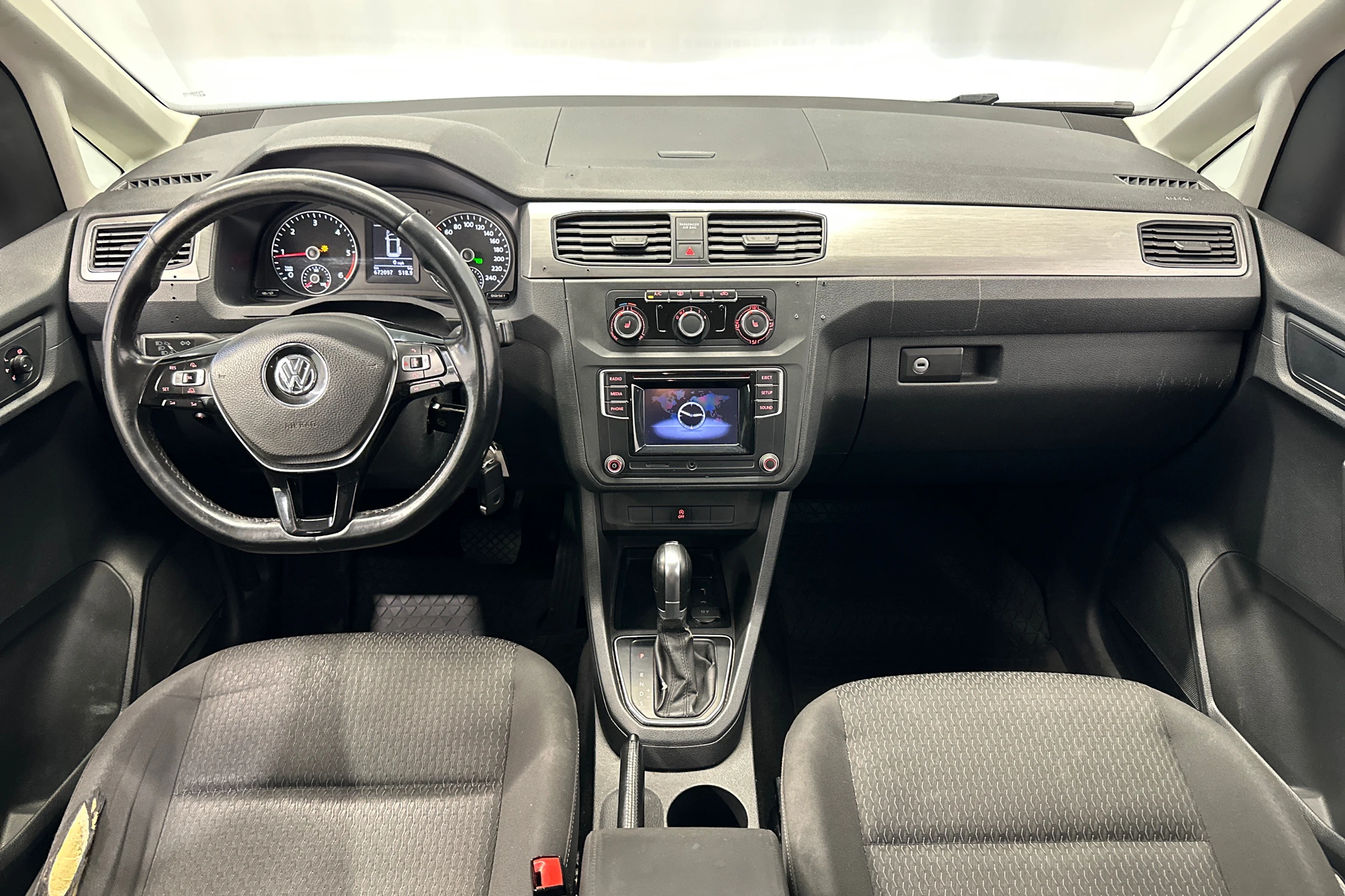musta Volkswagen Caddy Maxi 2018 kuva 16.