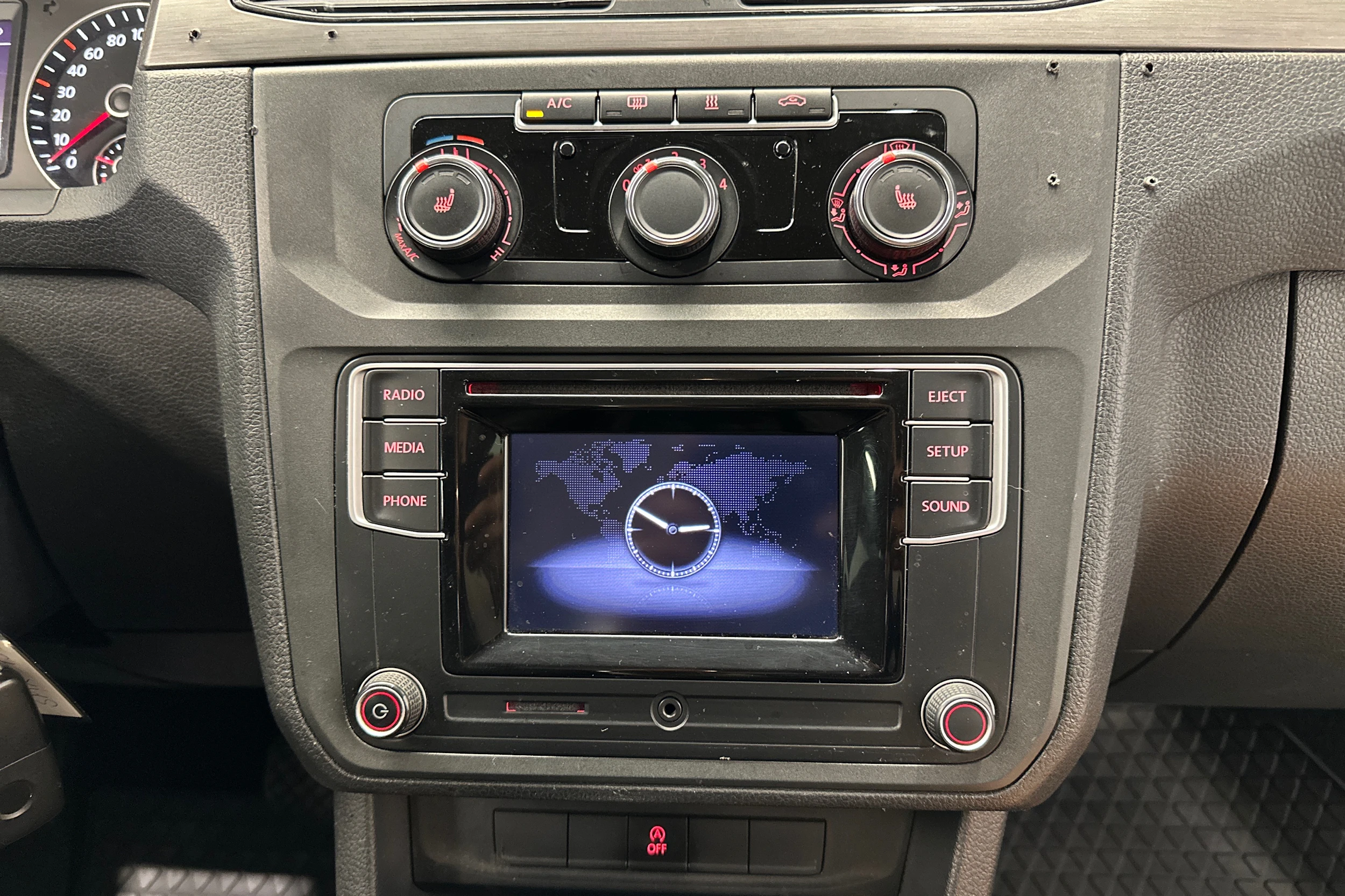 musta Volkswagen Caddy Maxi 2018 kuva 19.