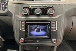 musta Volkswagen Caddy Maxi 2018 kuva 19.