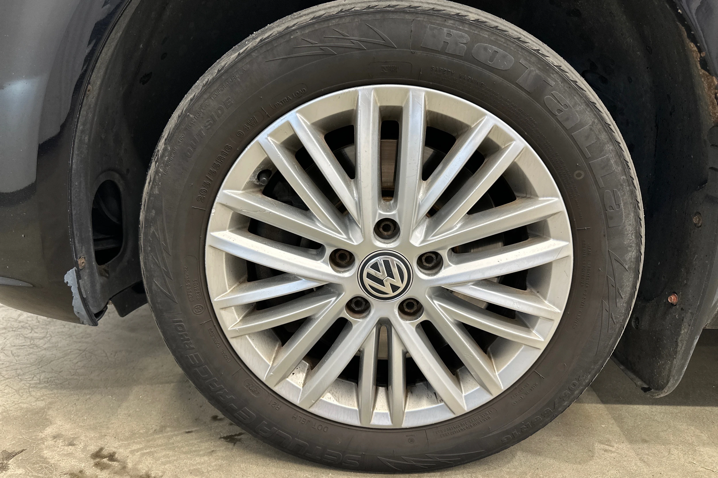musta Volkswagen Caddy Maxi 2018 kuva 23.