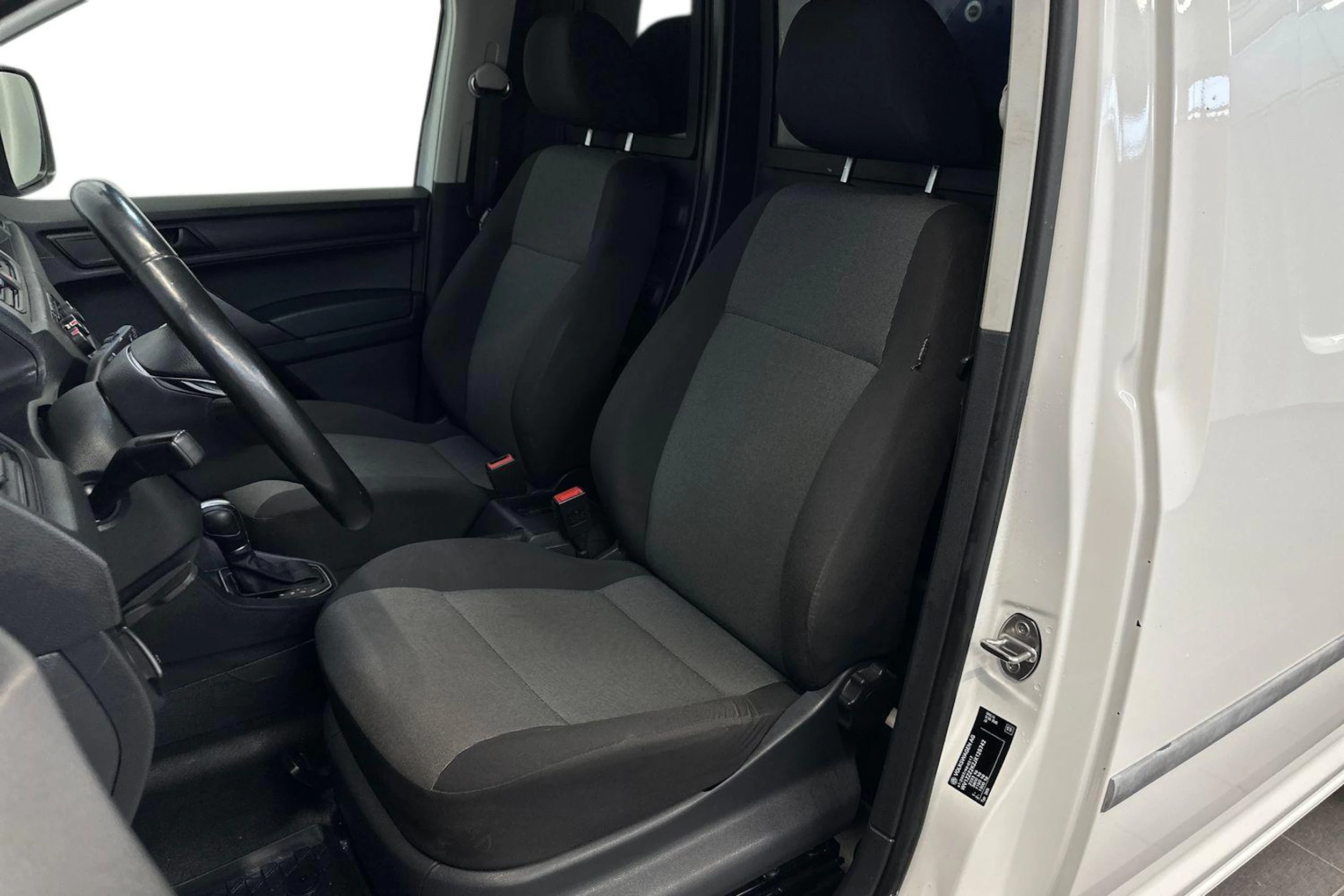 Valkoinen Volkswagen Caddy Maxi 2018 kuva 8.