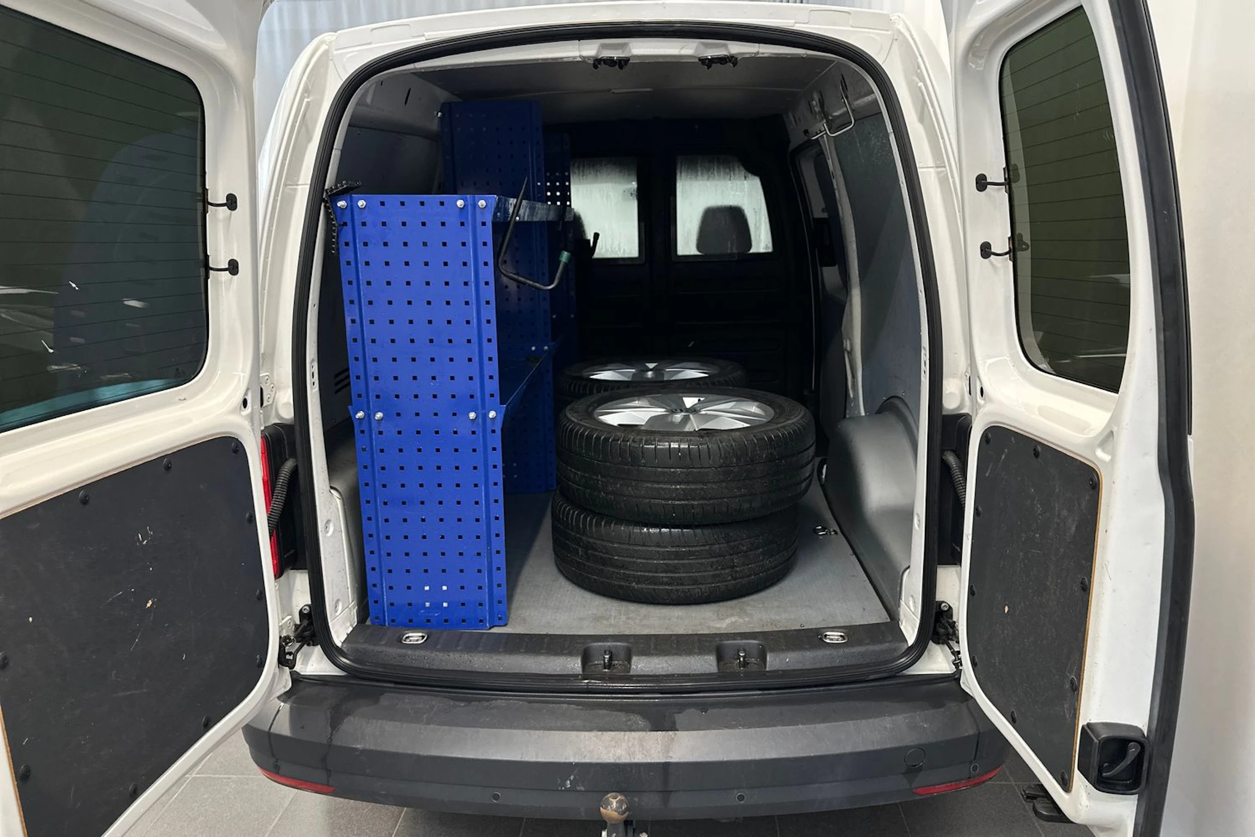 Valkoinen Volkswagen Caddy Maxi 2018 kuva 10.