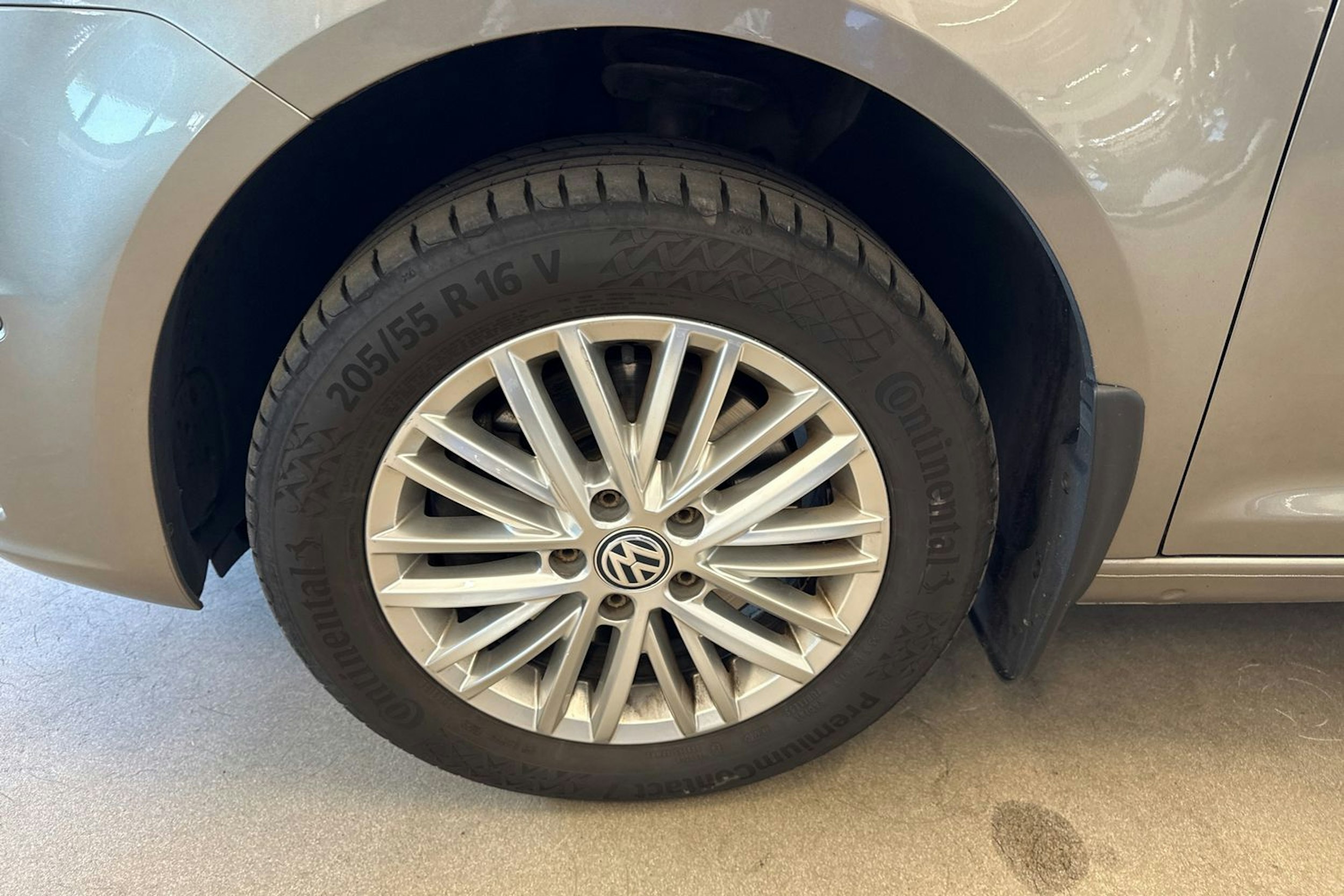 ruskea (beige) Volkswagen Caddy Maxi 2018 kuva 13.