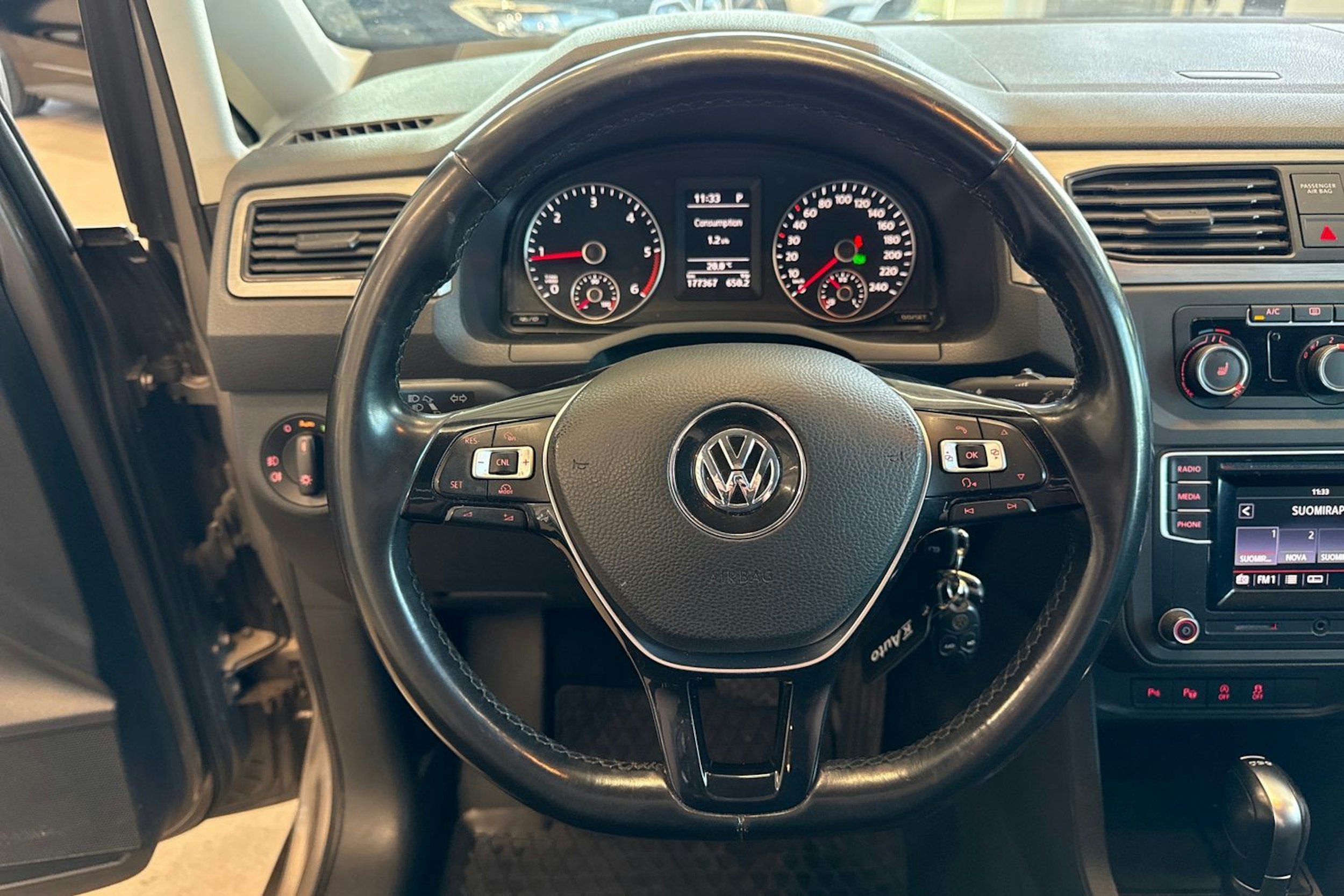 ruskea (beige) Volkswagen Caddy Maxi 2018 kuva 14.