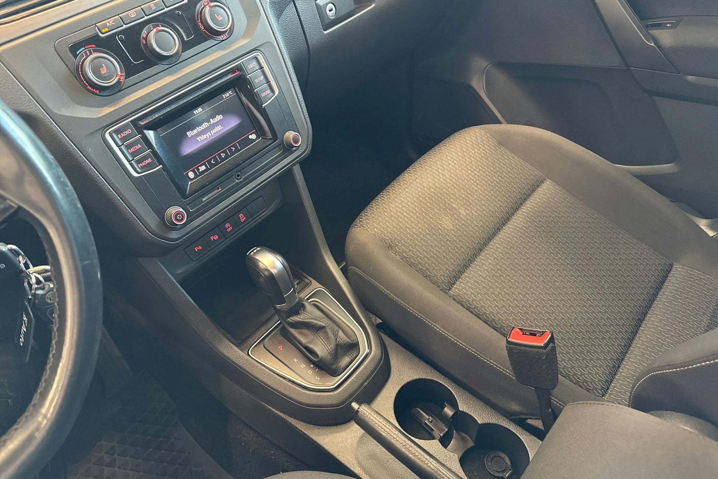 ruskea (beige) Volkswagen Caddy Maxi 2018 kuva 20.