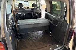ruskea (beige) Volkswagen Caddy Maxi 2018 kuva 24.