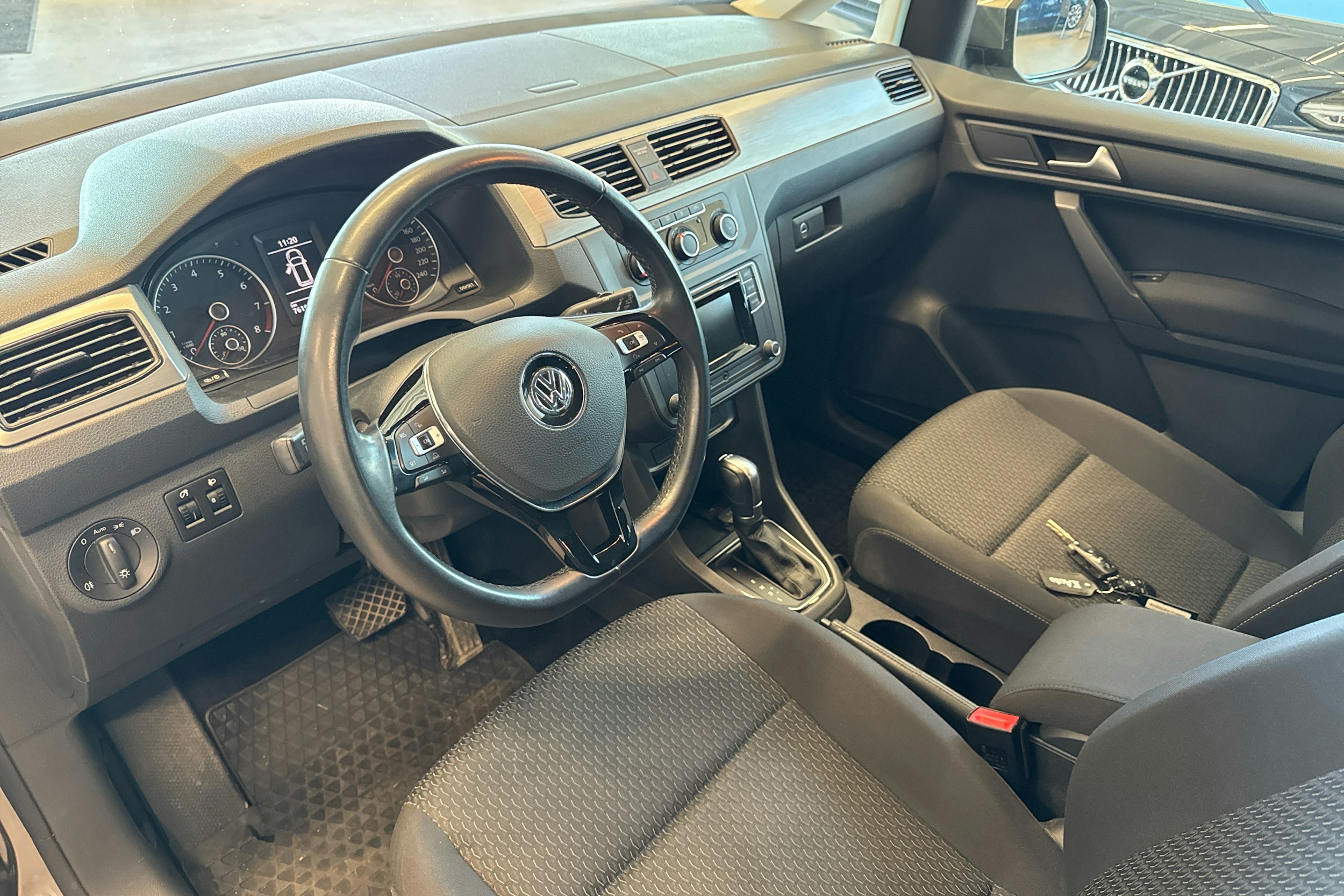 Ruskea (beige) Volkswagen Caddy Maxi 2018 kuva 6.
