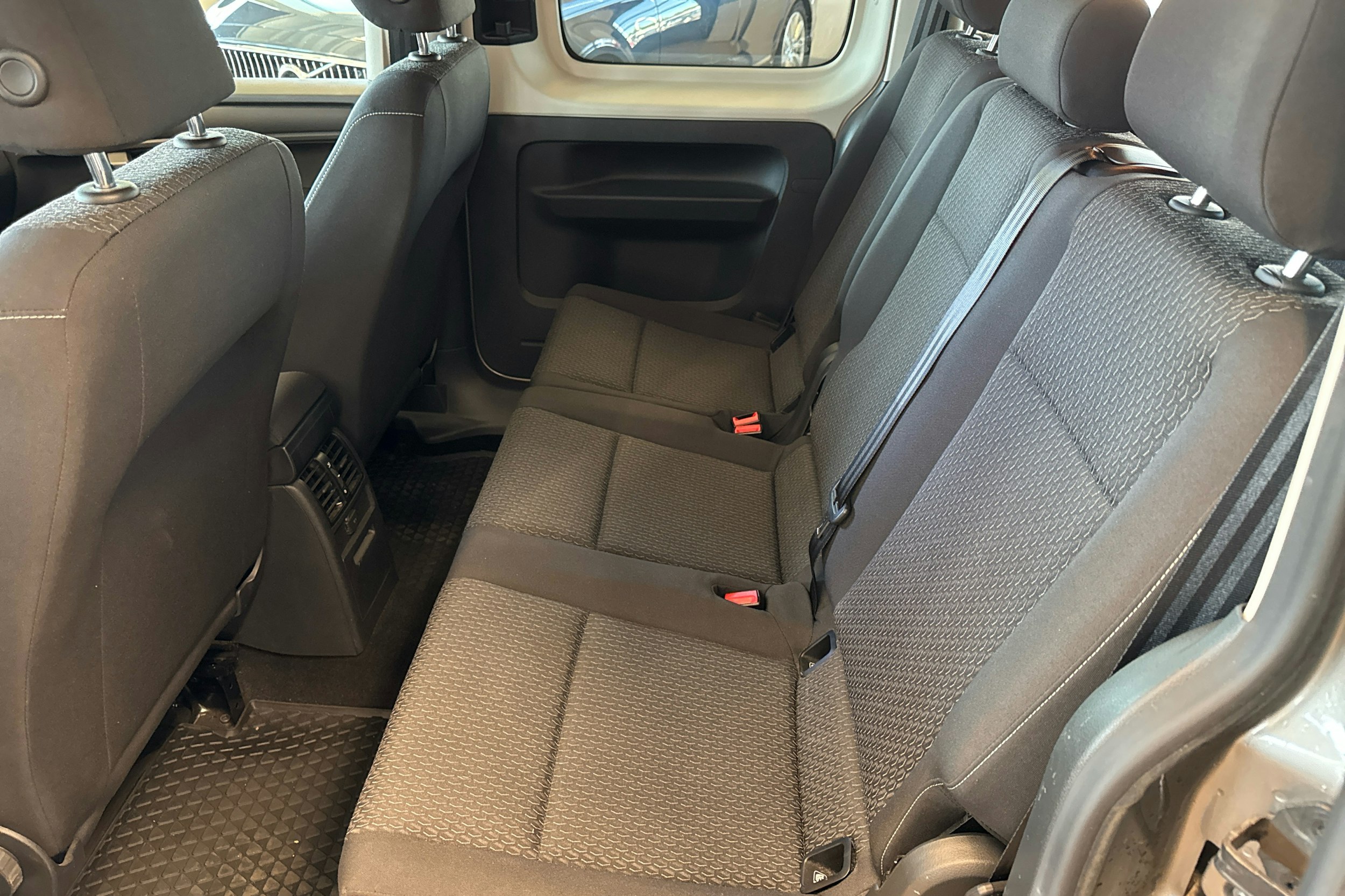 Ruskea (beige) Volkswagen Caddy Maxi 2018 kuva 8.