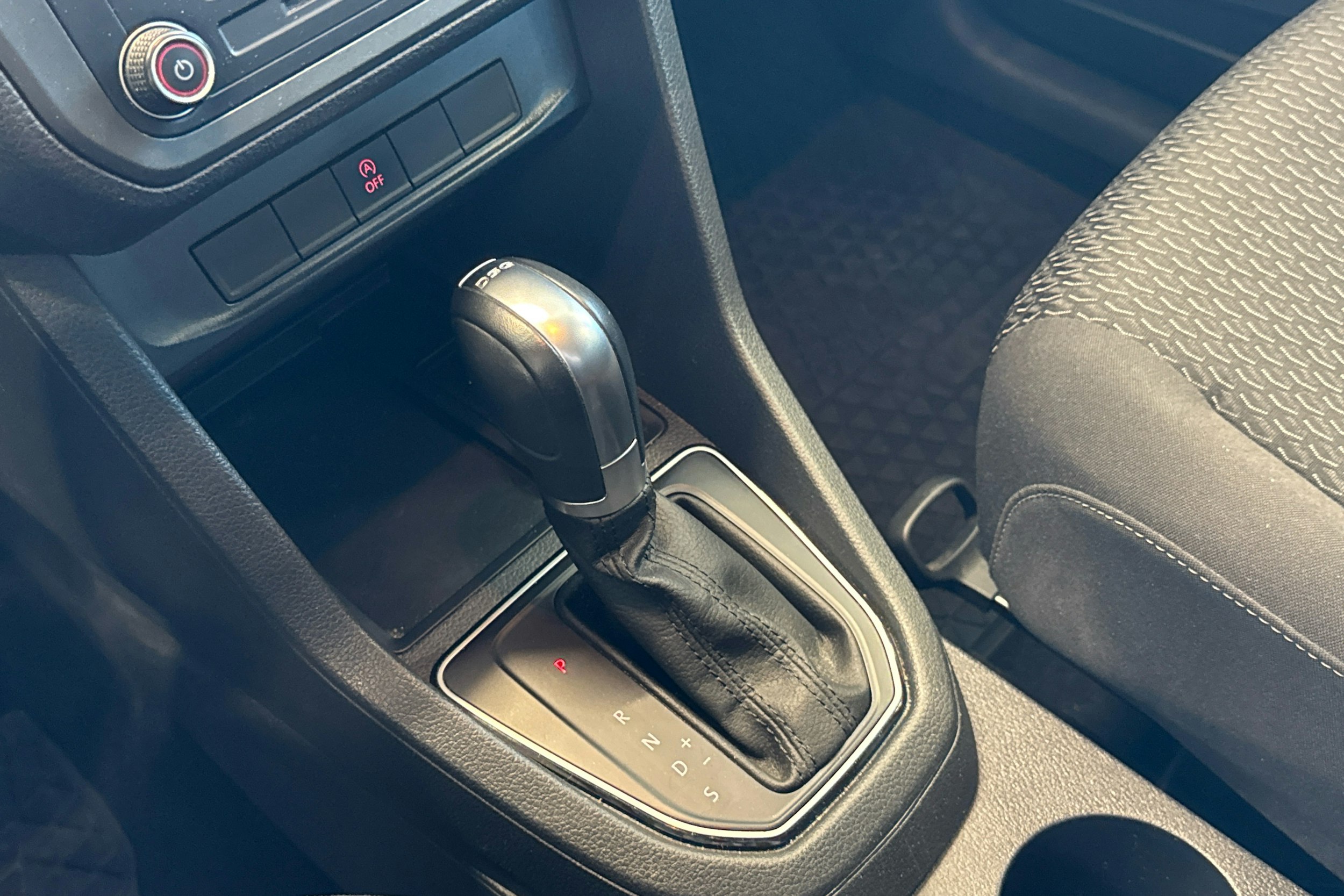 Ruskea (beige) Volkswagen Caddy Maxi 2018 kuva 17.