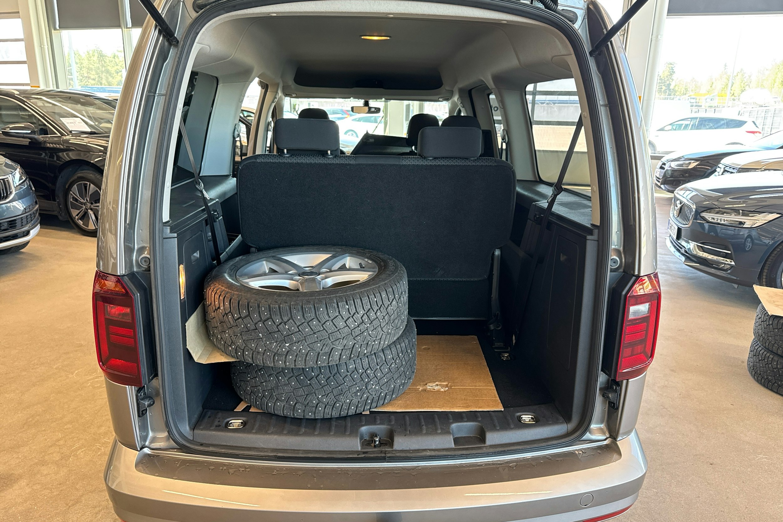 Ruskea (beige) Volkswagen Caddy Maxi 2018 kuva 21.