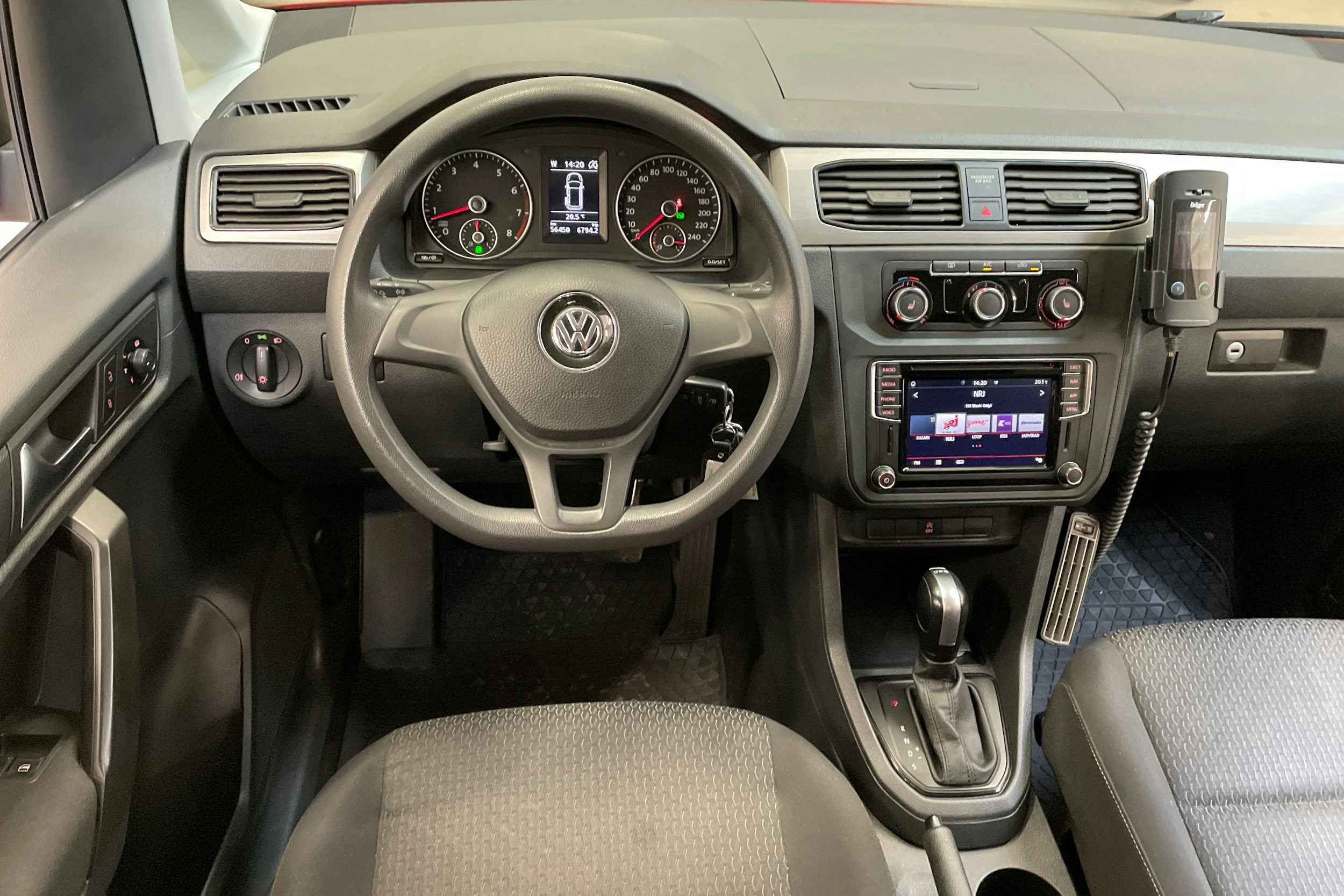 punainen Volkswagen Caddy Maxi 2018 kuva 7.