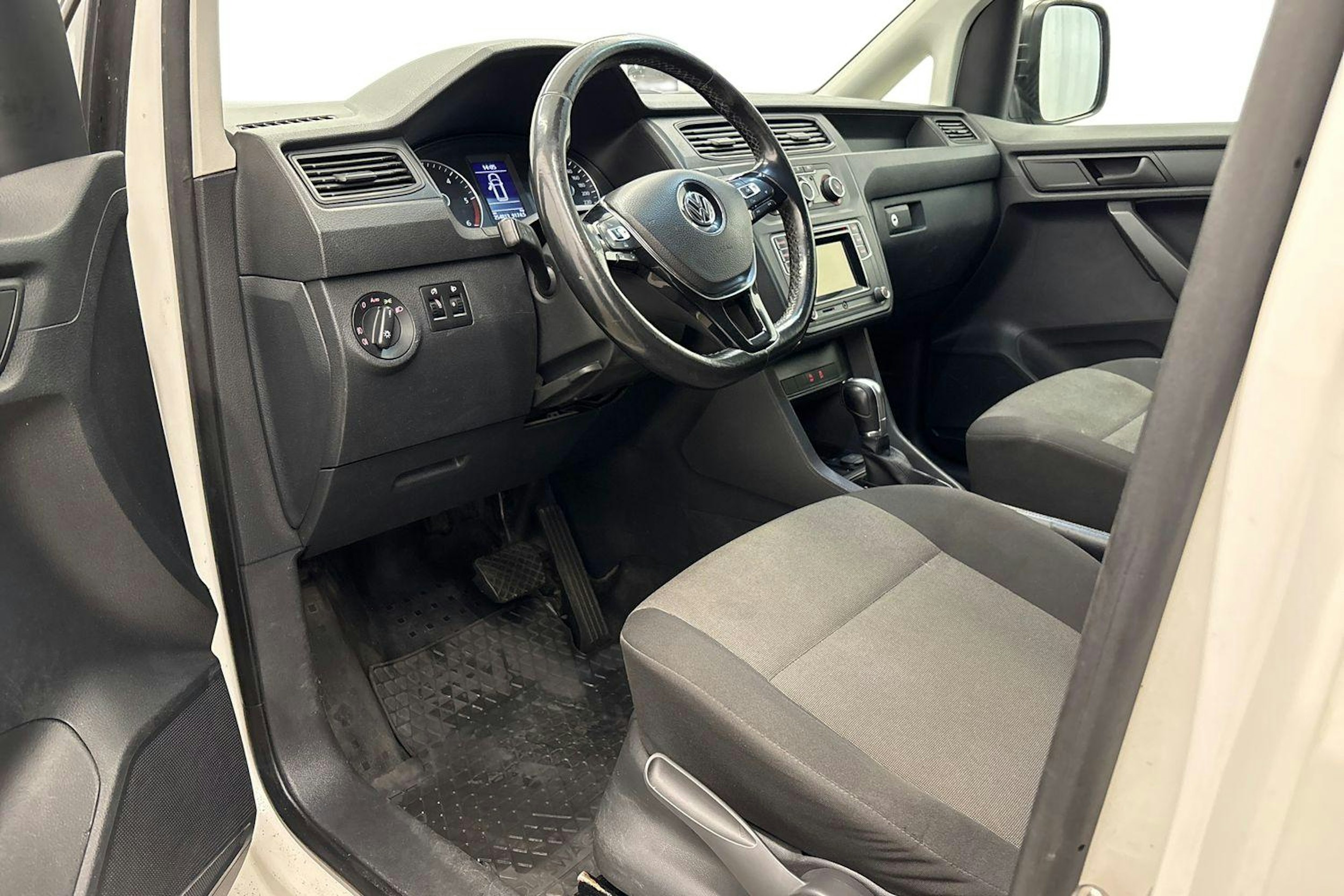 Valkoinen Volkswagen Caddy Maxi 2018 kuva 6.
