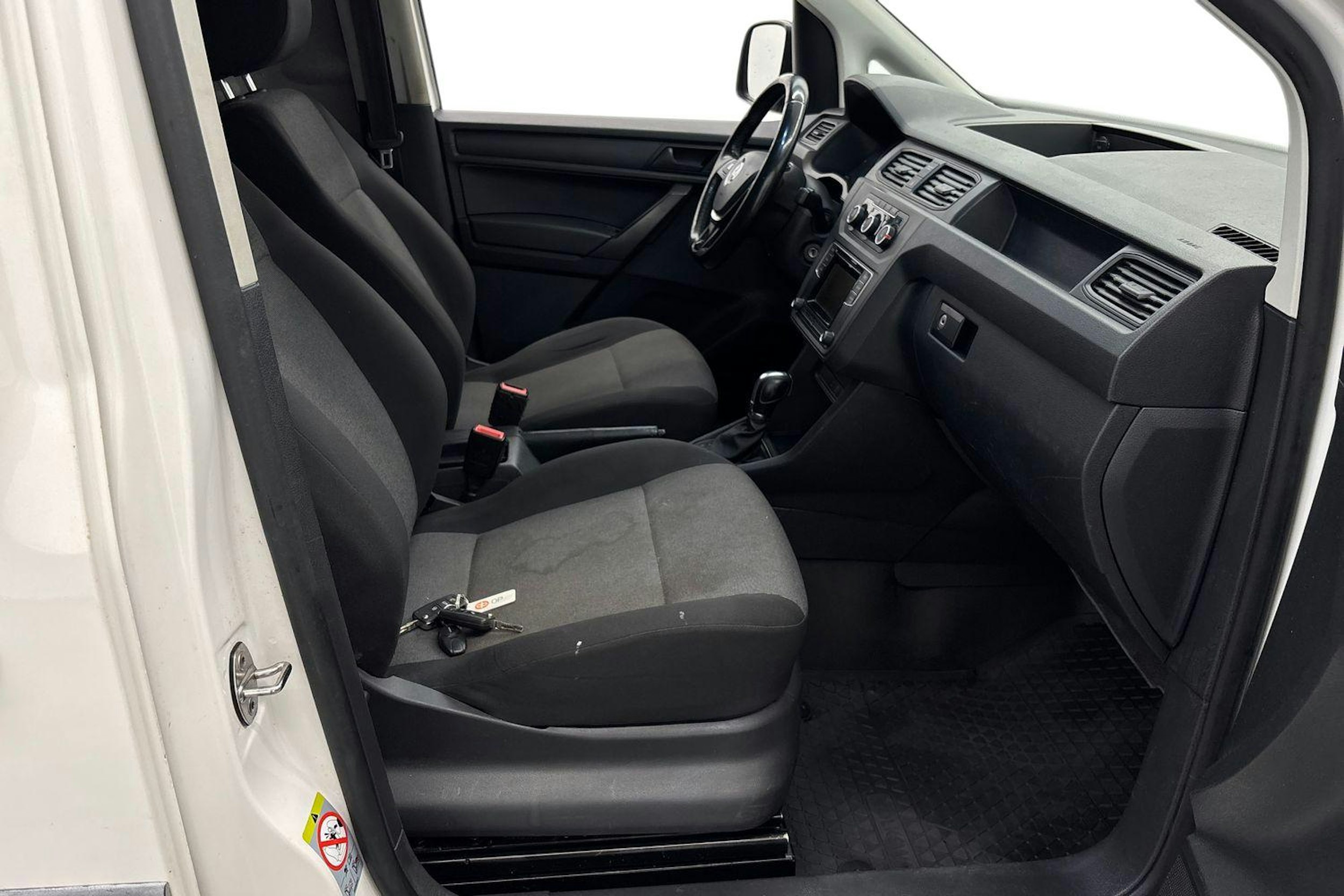 Valkoinen Volkswagen Caddy Maxi 2018 kuva 8.