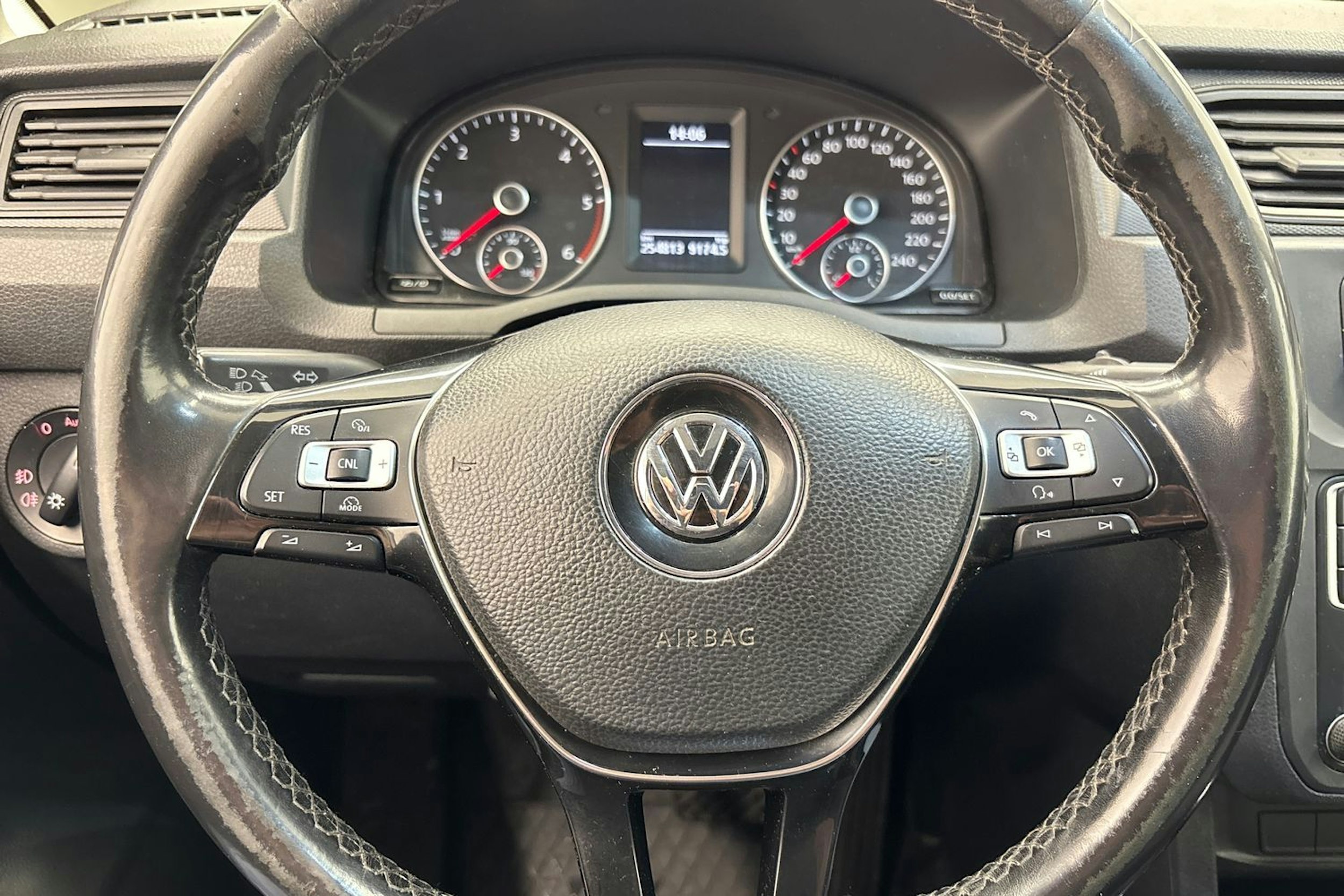 Valkoinen Volkswagen Caddy Maxi 2018 kuva 11.