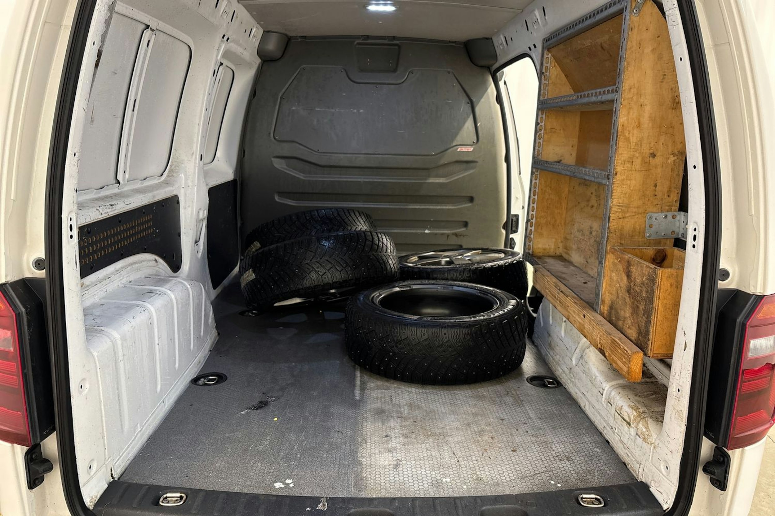 Valkoinen Volkswagen Caddy Maxi 2018 kuva 15.