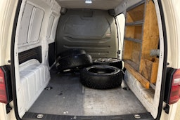Valkoinen Volkswagen Caddy Maxi 2018 kuva 15.
