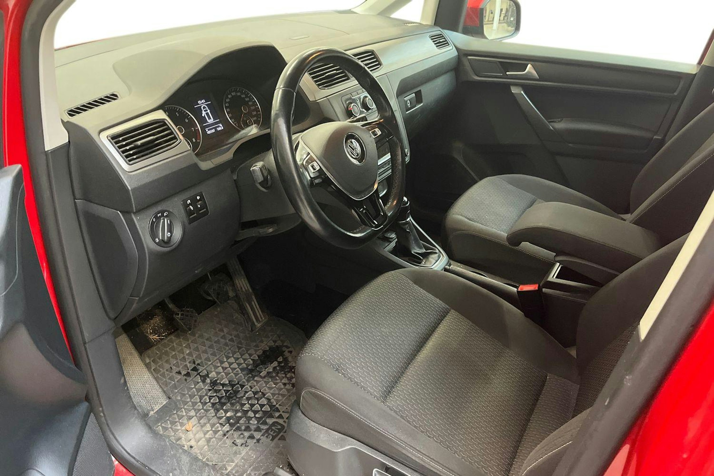 punainen Volkswagen Caddy Maxi 2018 kuva 3.