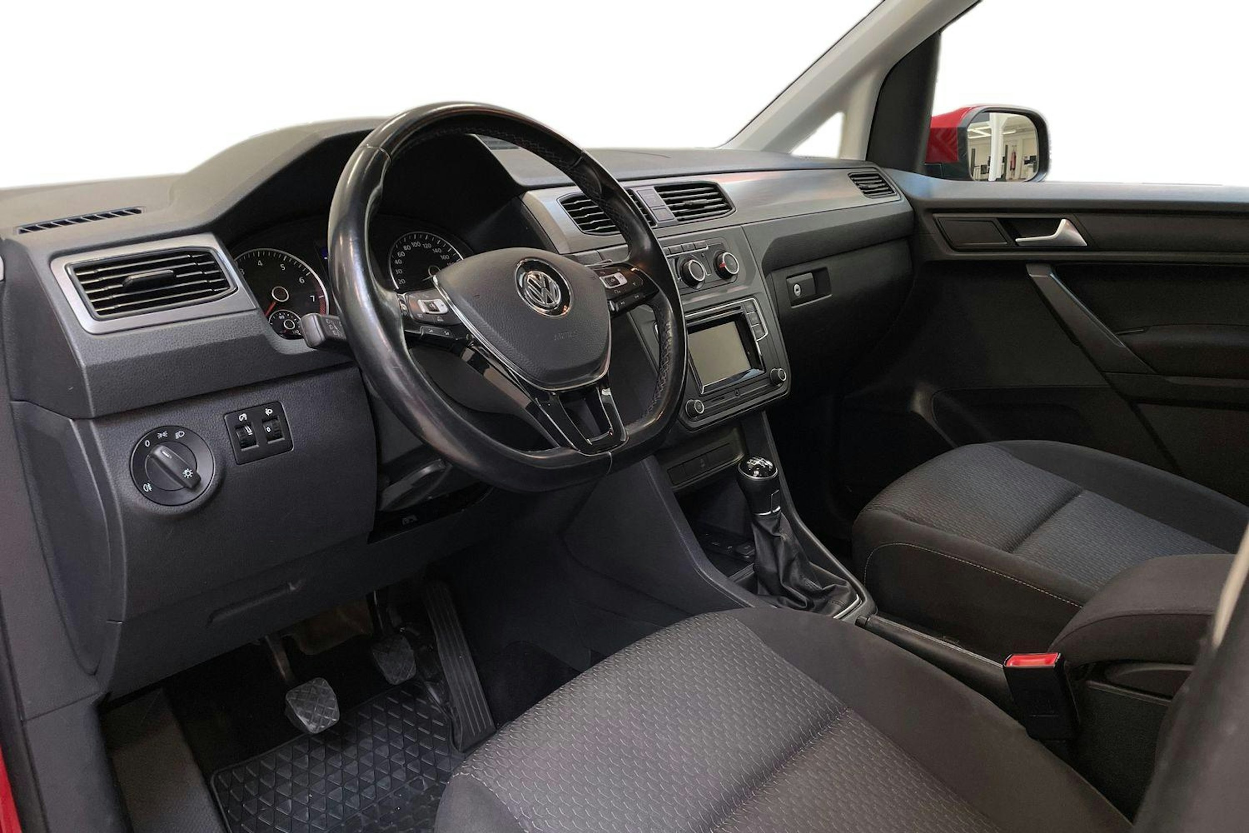 punainen Volkswagen Caddy Maxi 2018 kuva 7.
