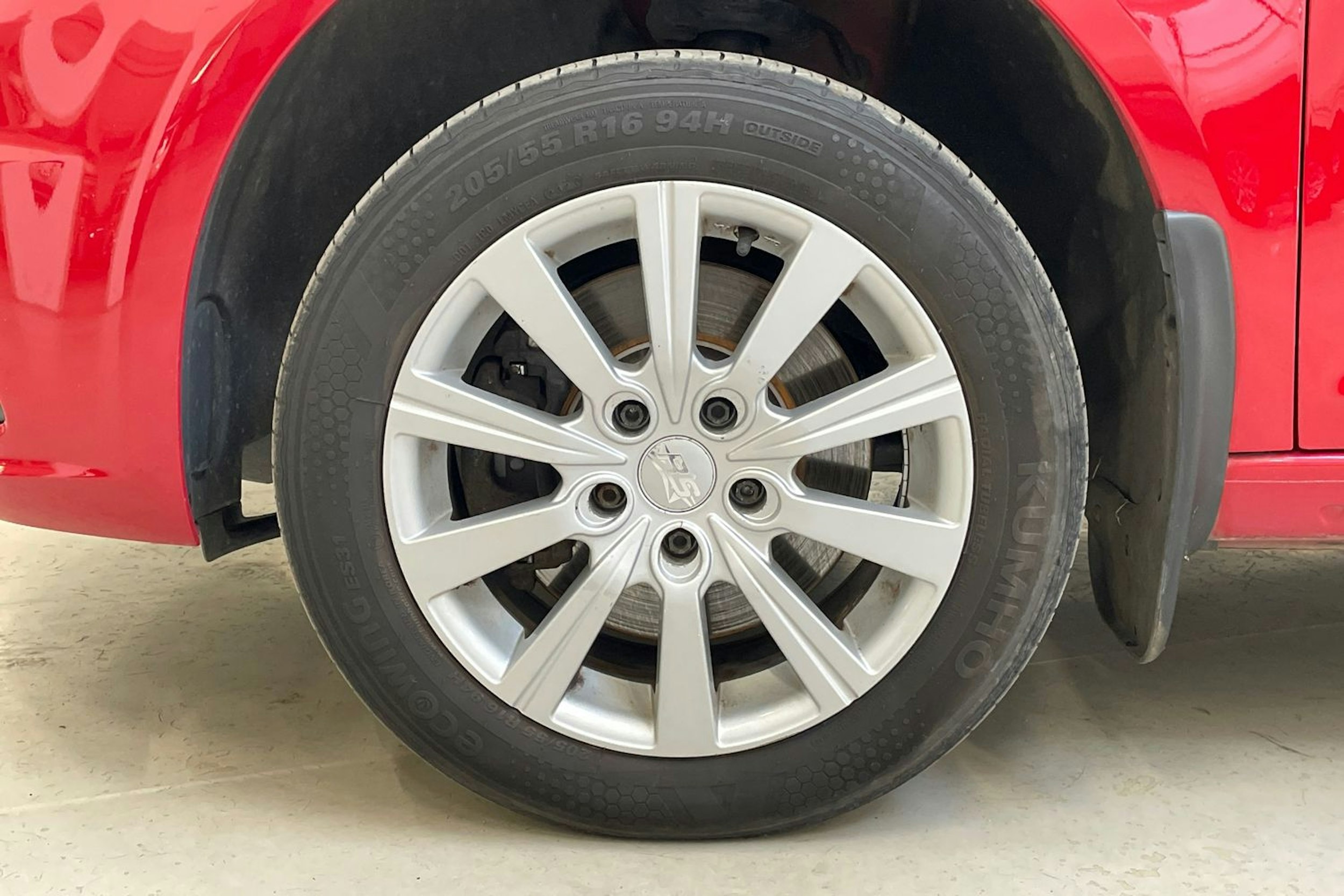 punainen Volkswagen Caddy Maxi 2018 kuva 11.