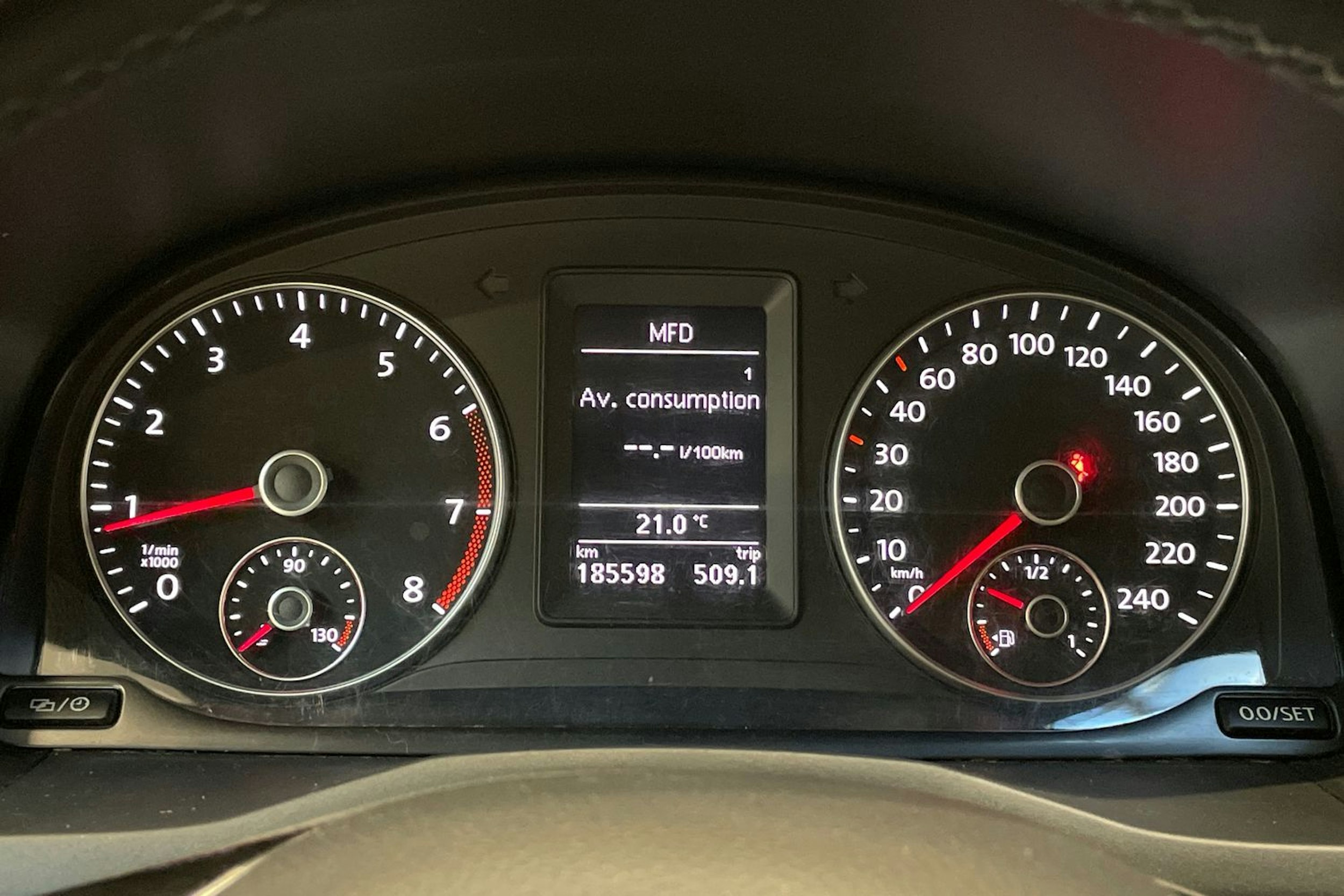 punainen Volkswagen Caddy Maxi 2018 kuva 16.