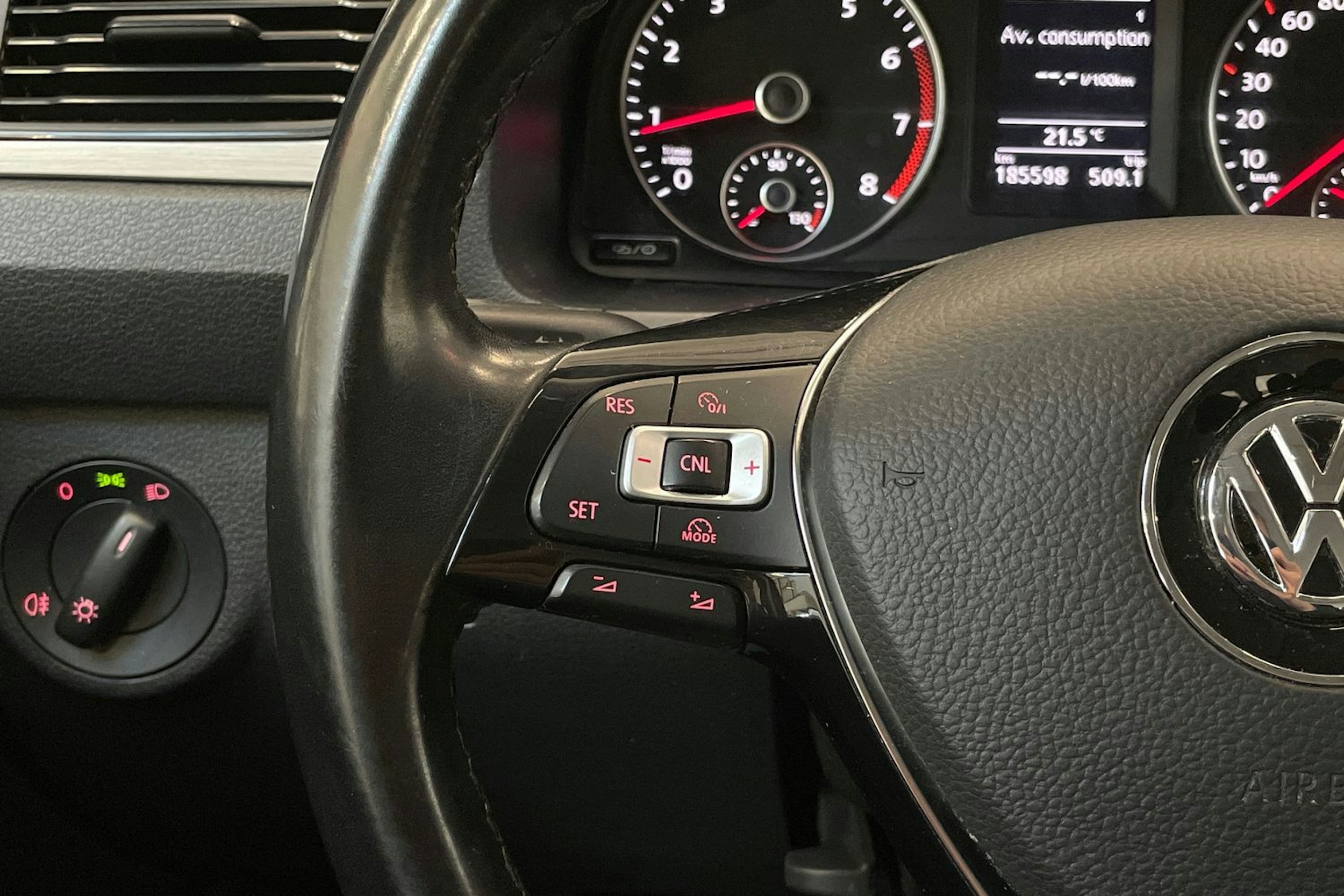 punainen Volkswagen Caddy Maxi 2018 kuva 17.