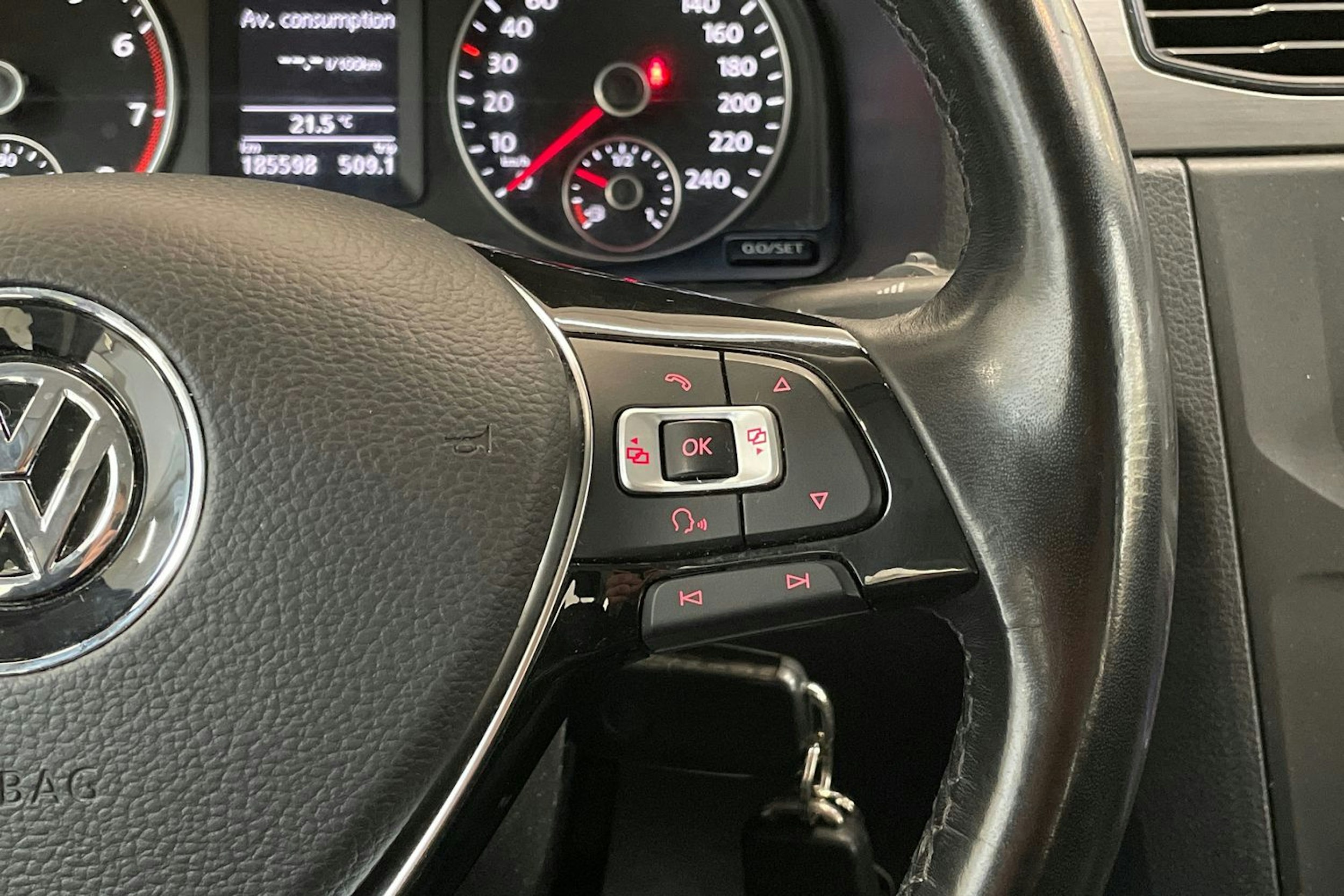 punainen Volkswagen Caddy Maxi 2018 kuva 18.