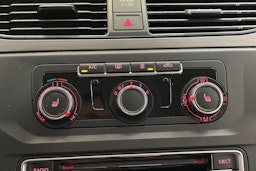 punainen Volkswagen Caddy Maxi 2018 kuva 19.