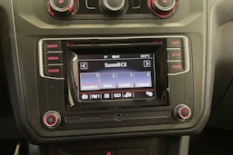 punainen Volkswagen Caddy Maxi 2018 kuva 20.