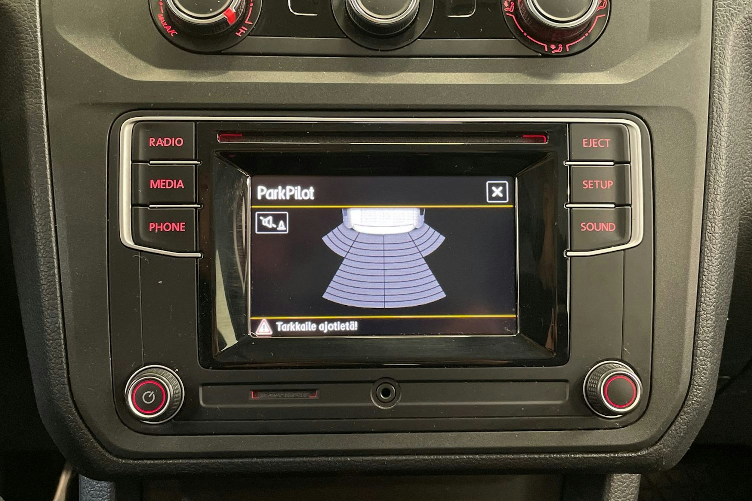 punainen Volkswagen Caddy Maxi 2018 kuva 21.