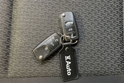 punainen Volkswagen Caddy Maxi 2018 kuva 24.